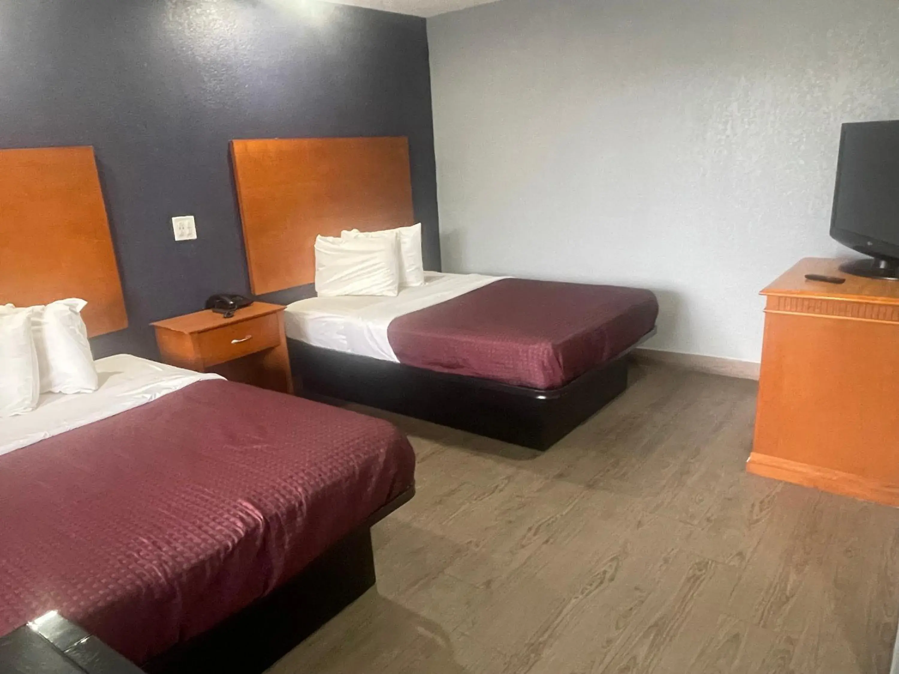 Bed in Americas Best Value Inn-Savannah