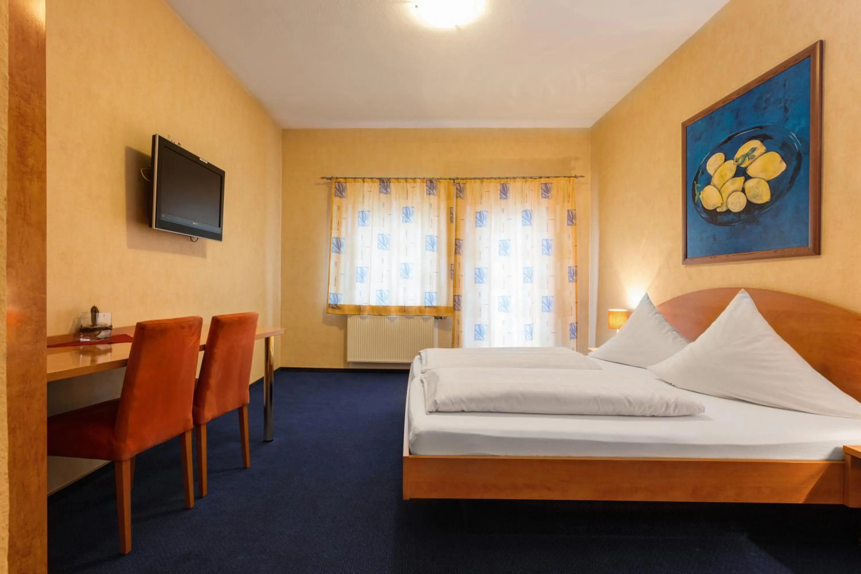 Day, Bed in Stumbergers Hotel - free parking -