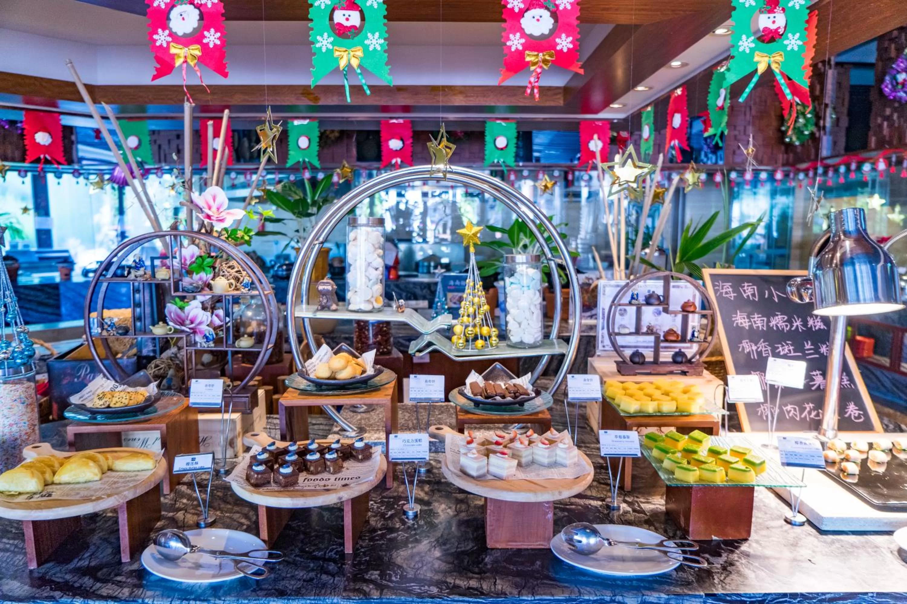 Food and drinks in Grand Metropark Villa Resort Sanya Yalong Bay