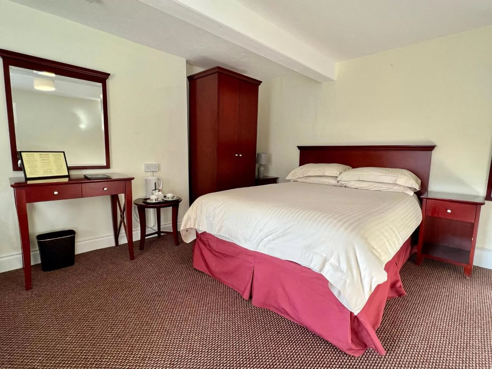 Bed in Calverts Hotel - Newport, Isle of Wight - RETURN CAR FERRY FROM 89 POUNDS