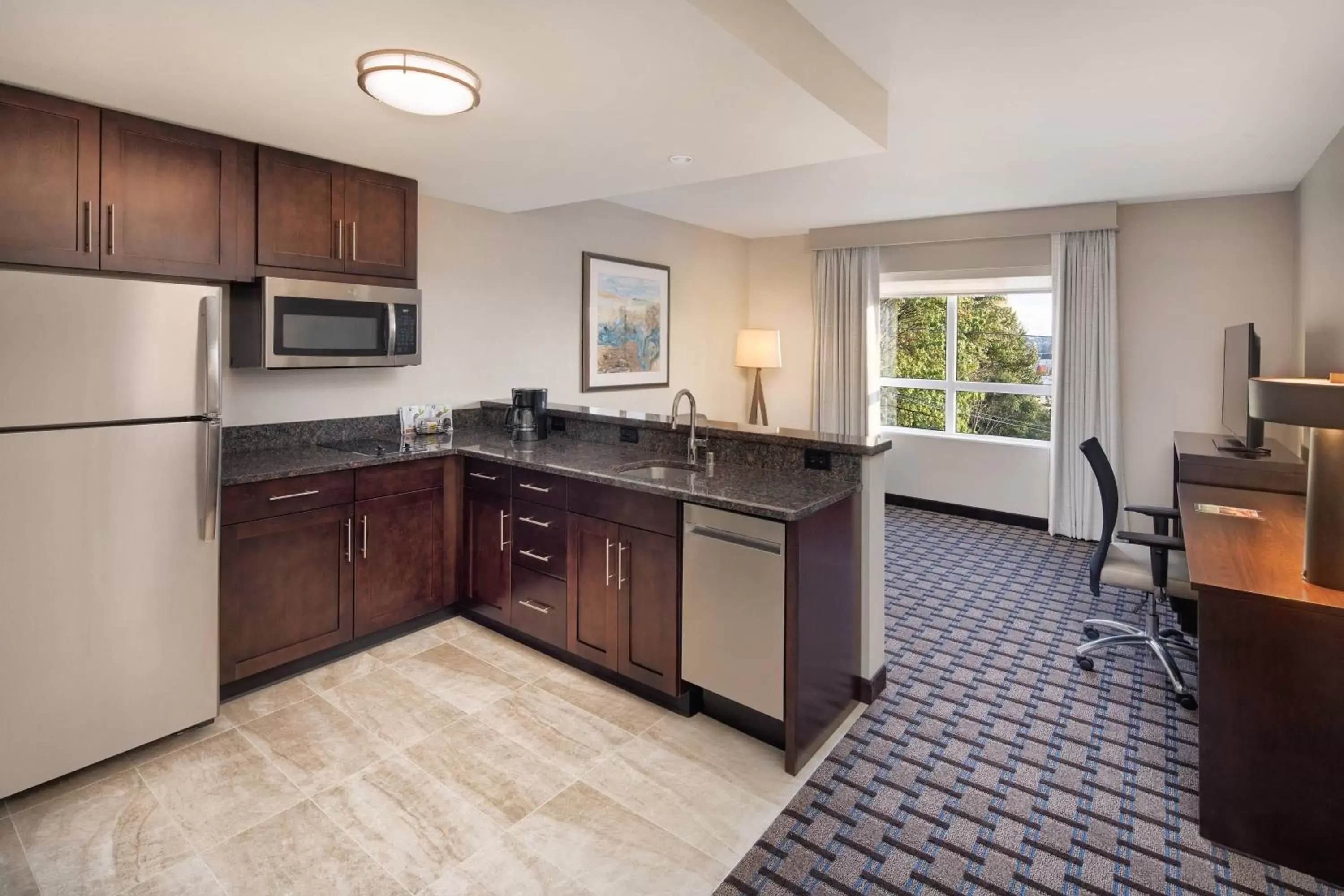 Bedroom, Kitchen/Kitchenette in Residence Inn by Marriott Seattle South/Renton