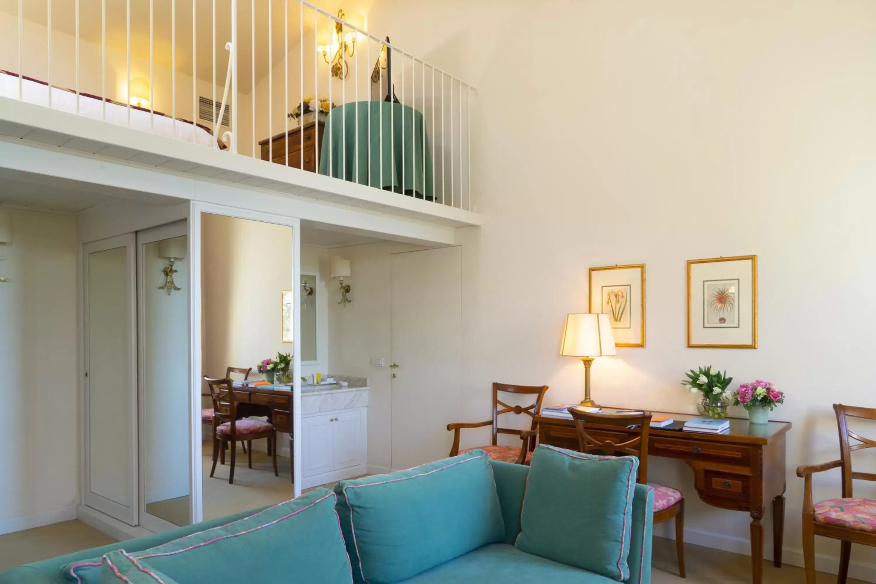 Photo of the whole room, Seating Area in Villa Abbondanzi Resort