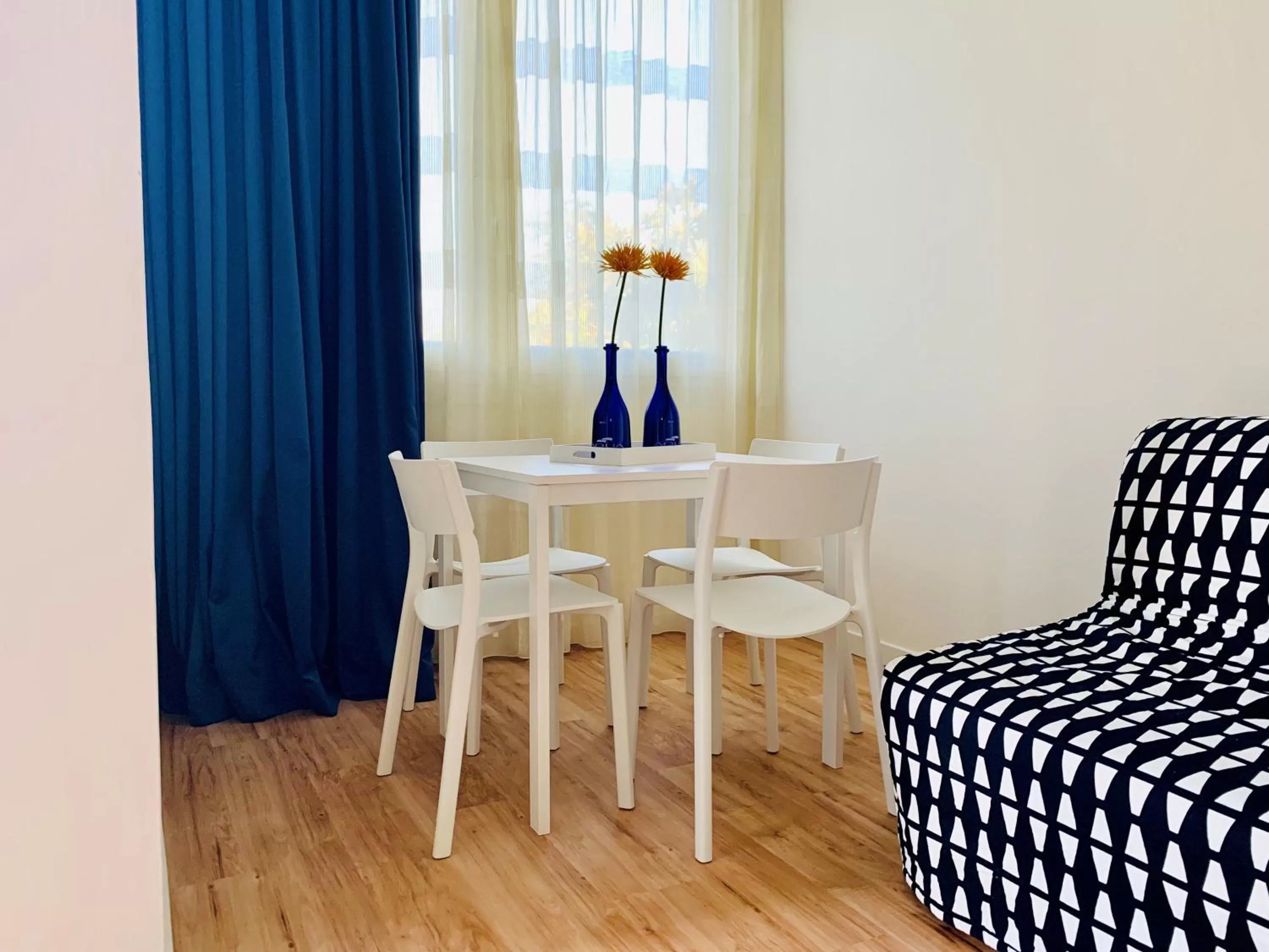 Living room in Front Lake Apartment Bardolino