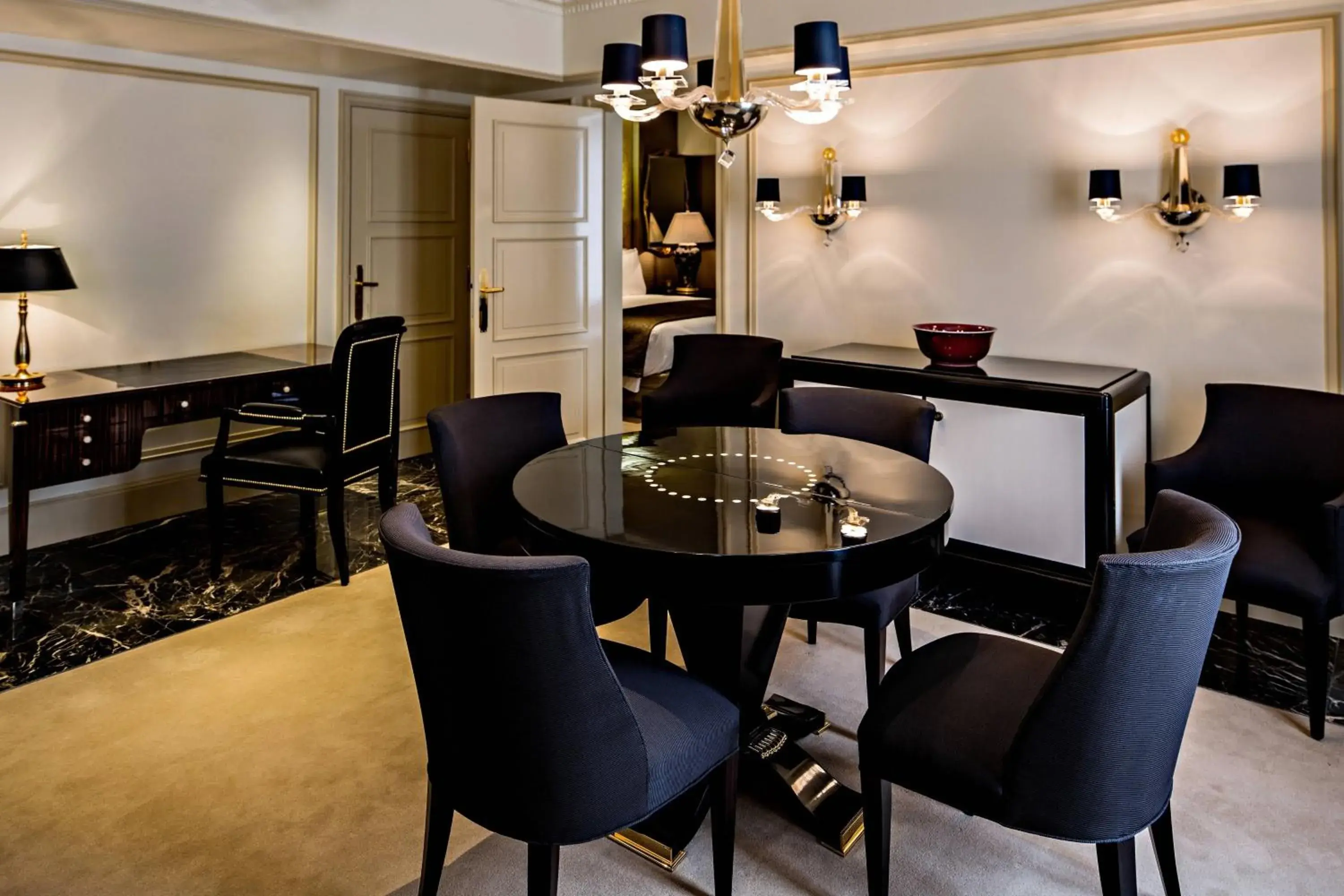 Living room, Restaurant/Places to Eat in Prince de Galles, a Luxury Collection hotel, Paris