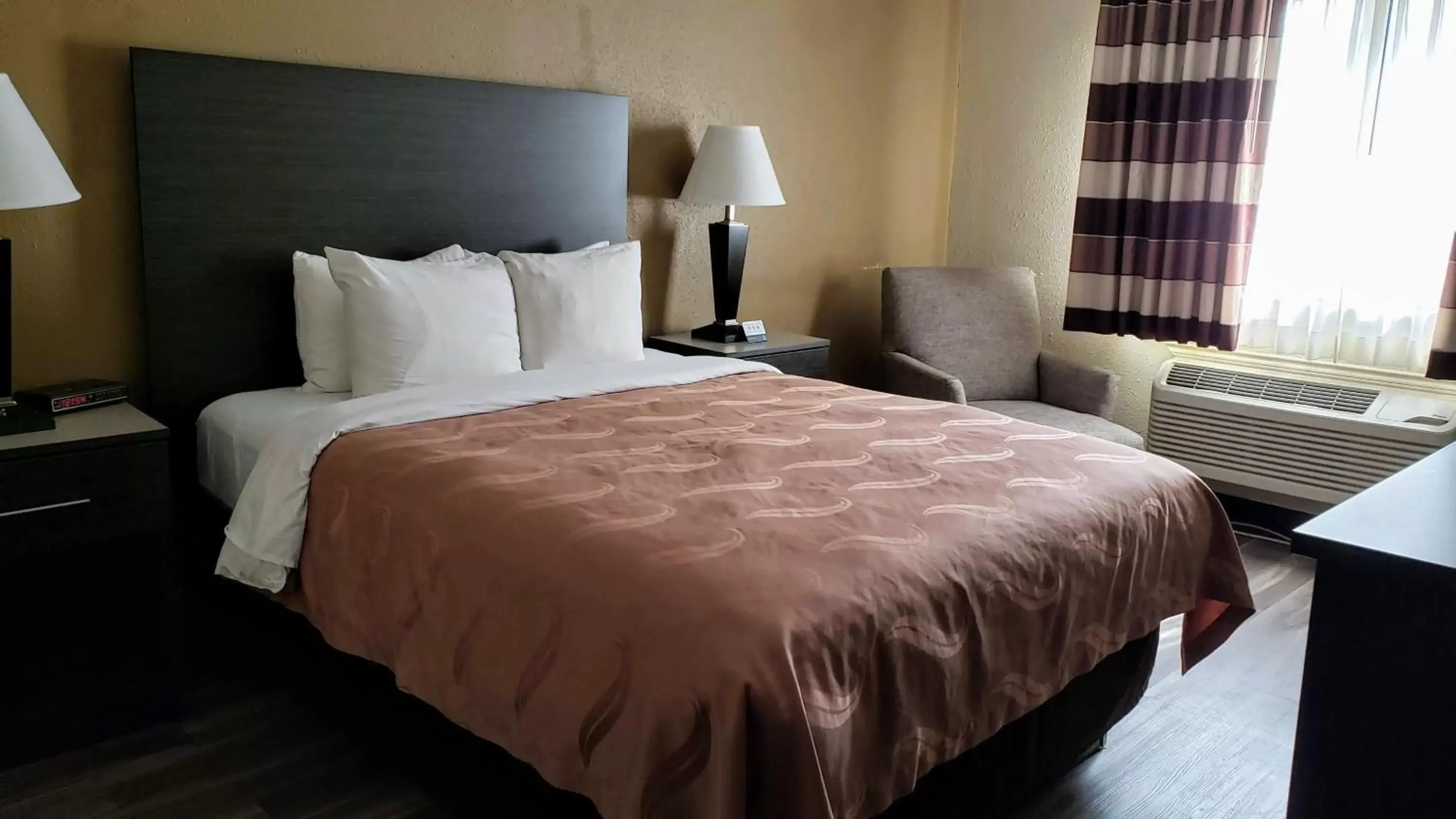 Photo of the whole room, Bed in Quality Inn DFW Airport North - Irving