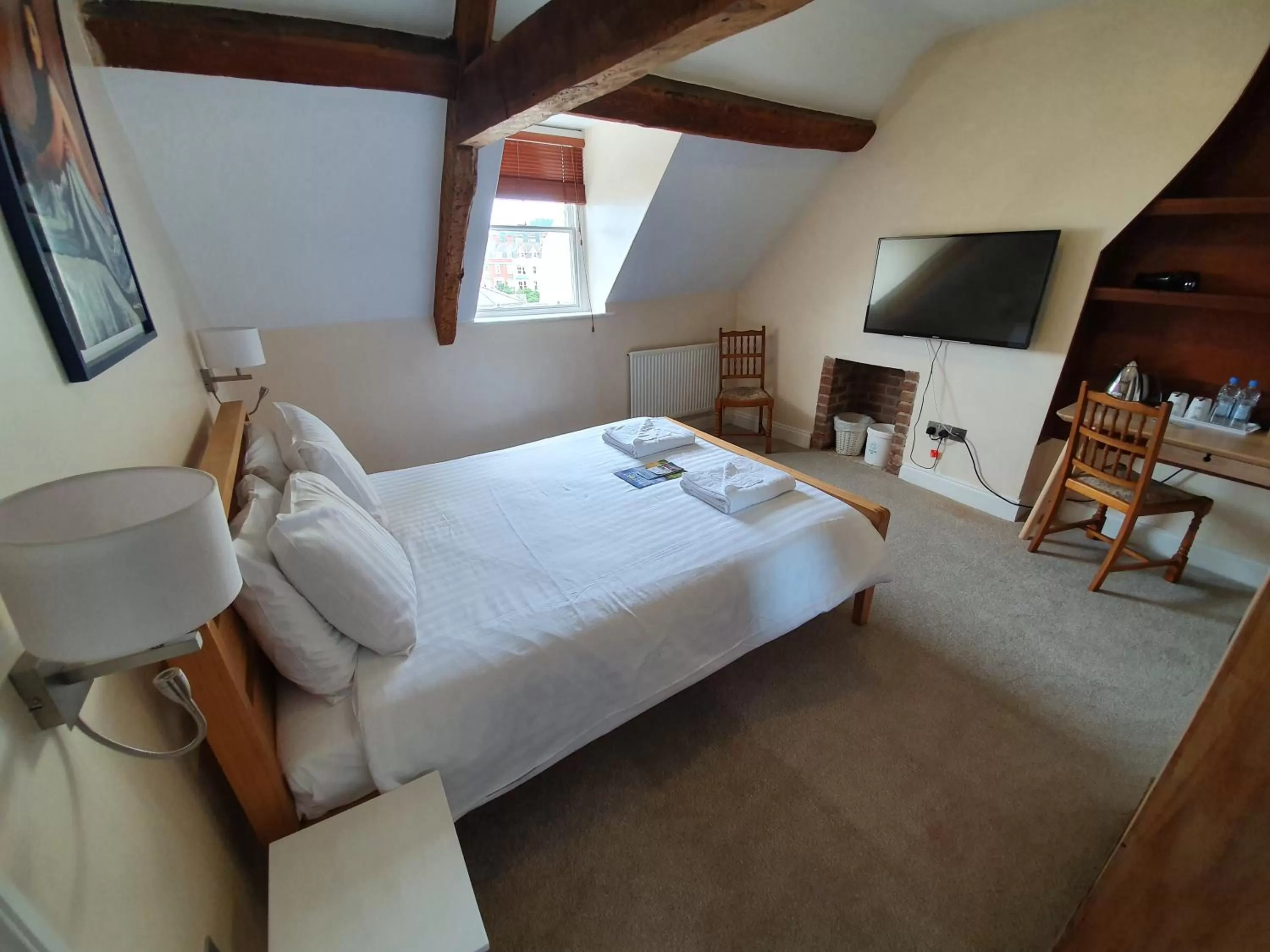 TV and multimedia, Bed in Alexandra Hotel