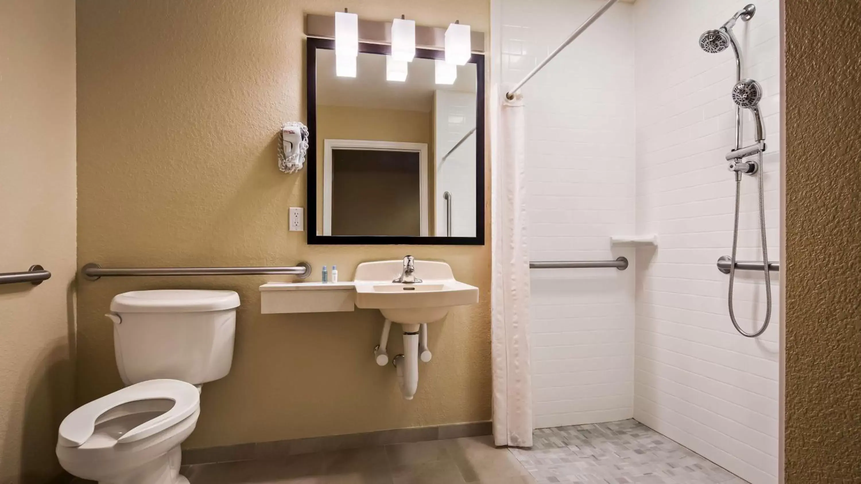 Bathroom in Best Western Edgewater Inn