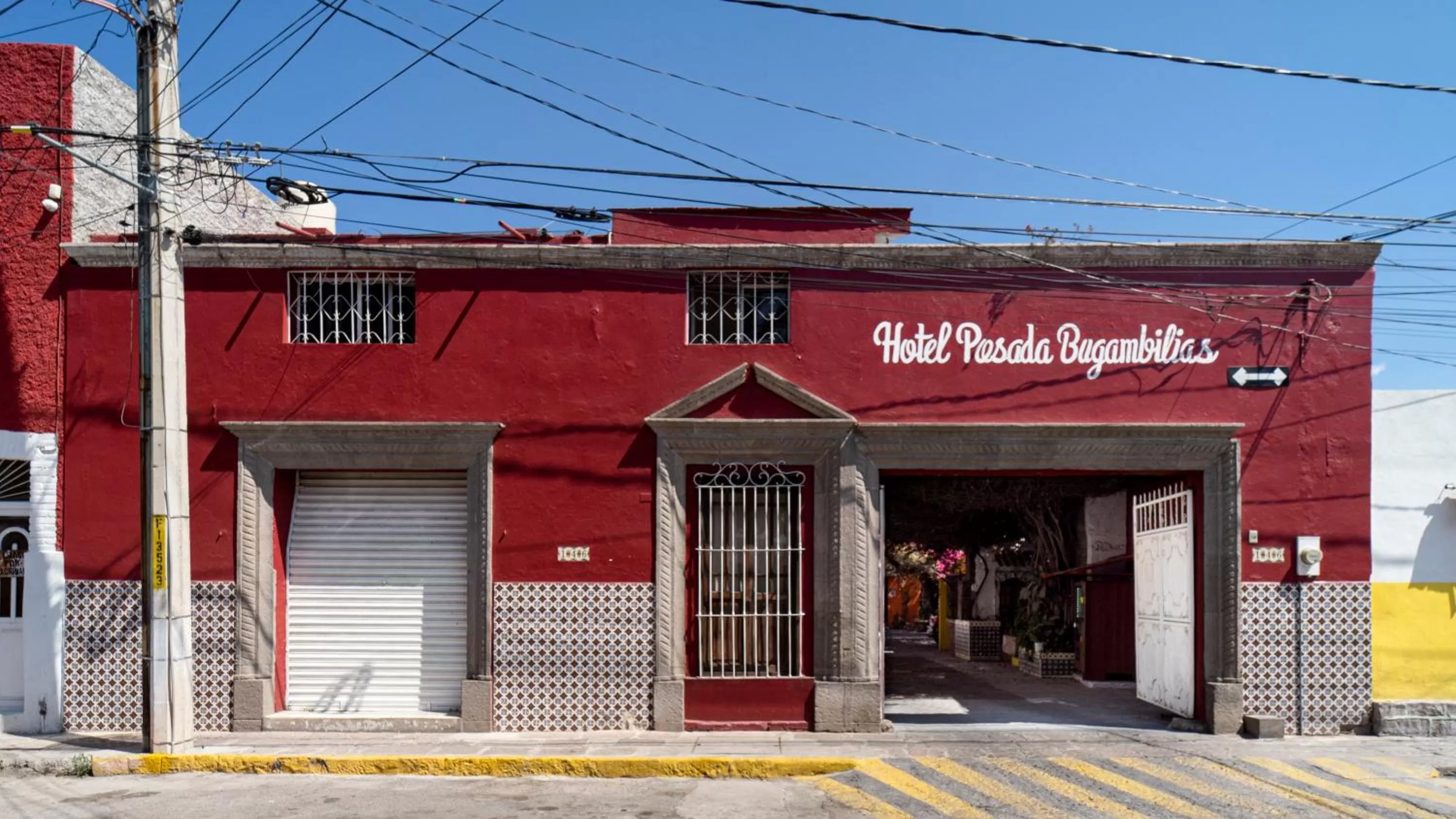Facade/entrance in Hotel Posada Bugambilias