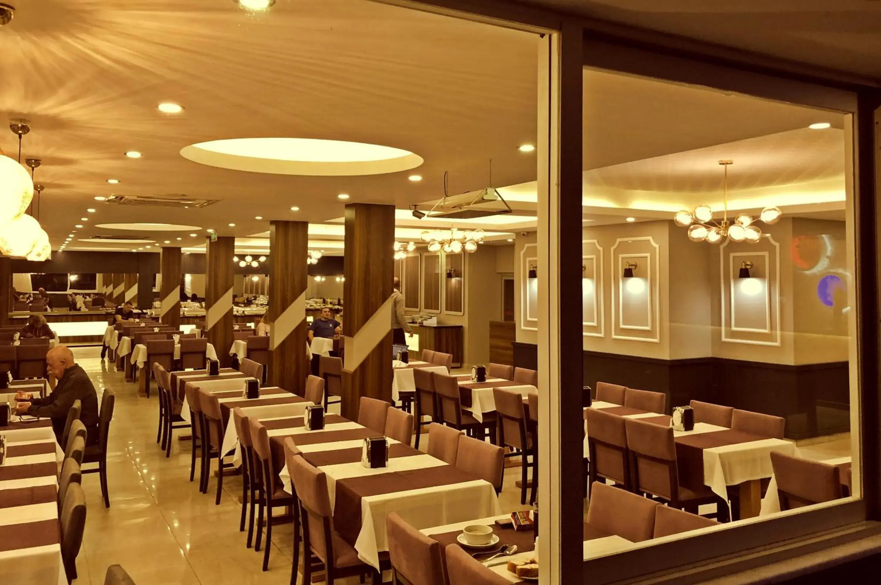 Restaurant/Places to Eat in Acar Hotel