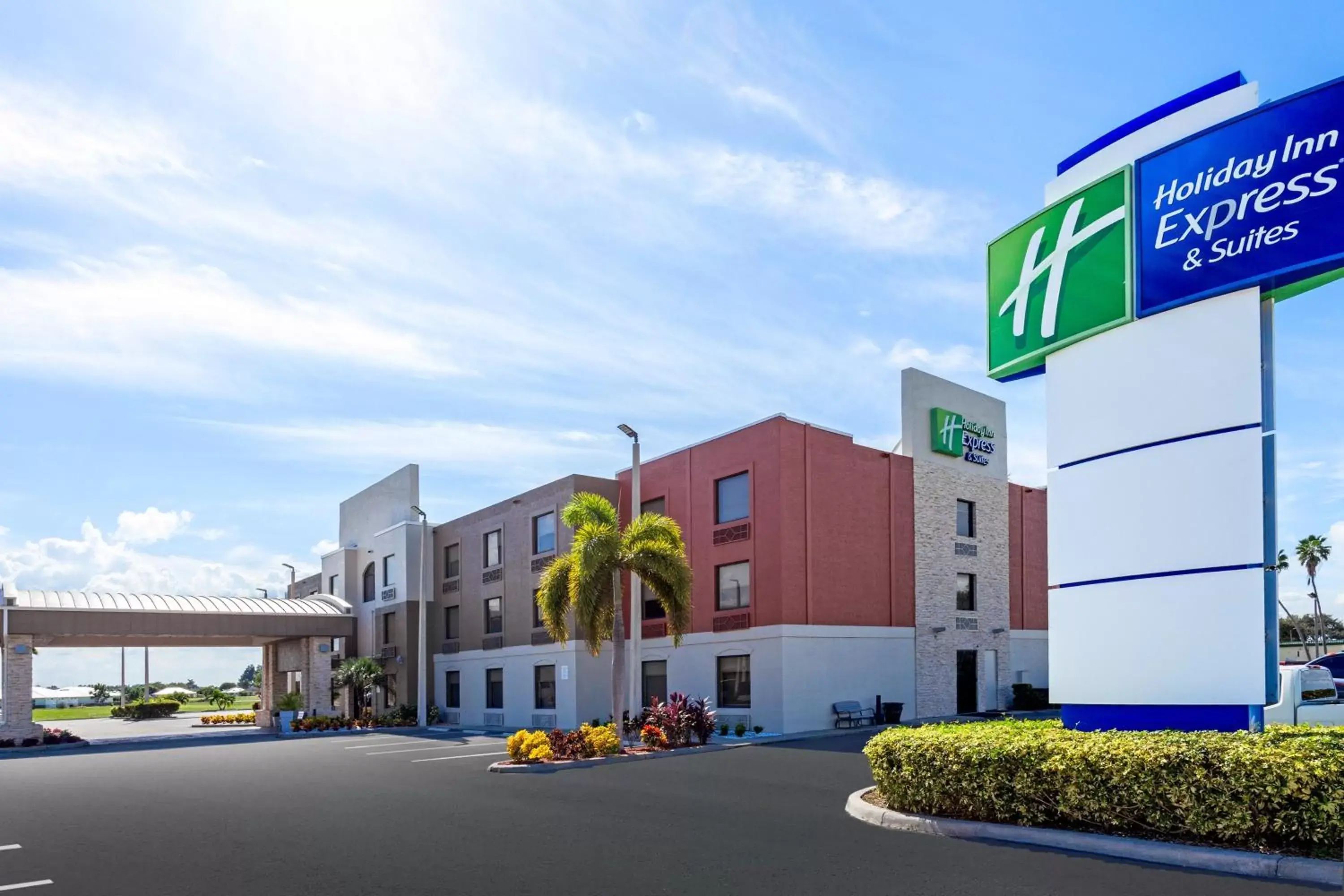 Property Building in Holiday Inn Express Hotel & Suites Clewiston, an IHG Hotel