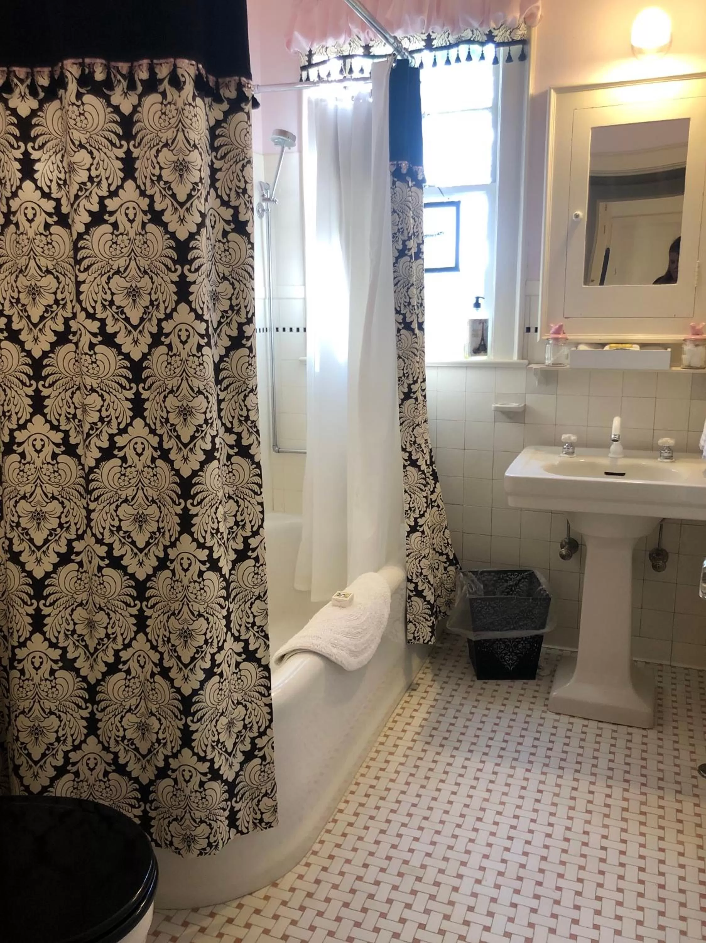 Bathroom in The Inn on Knowles Hill Bed & Breakfast Hotel