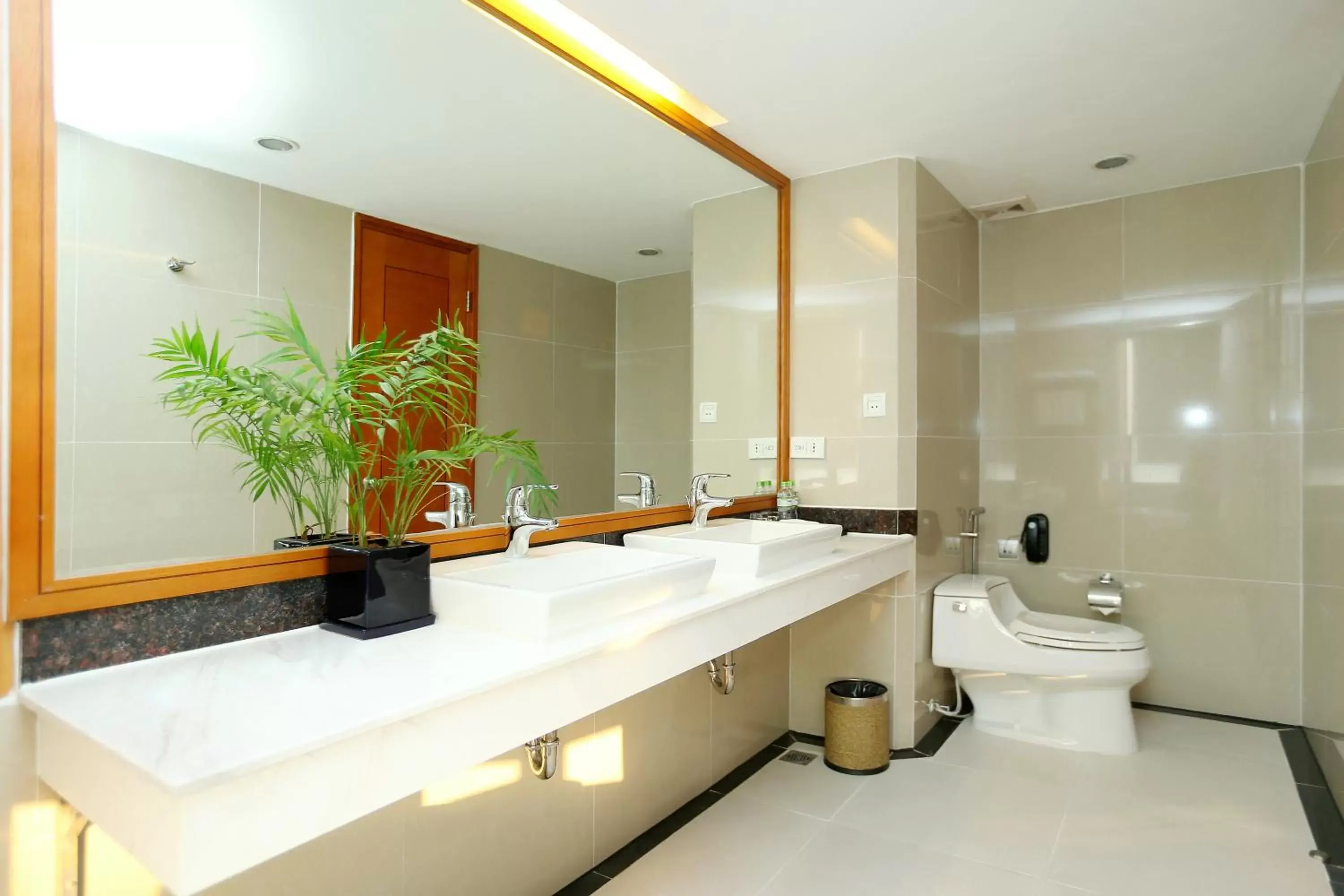 Toilet, Bathroom in La Casa Hanoi Hotel