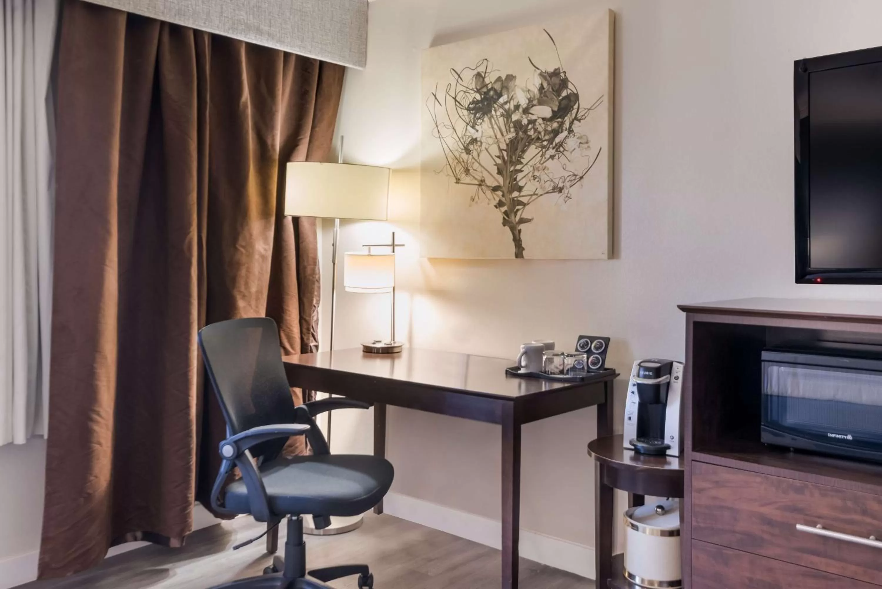 Bedroom in Best Western Mountain View Inn