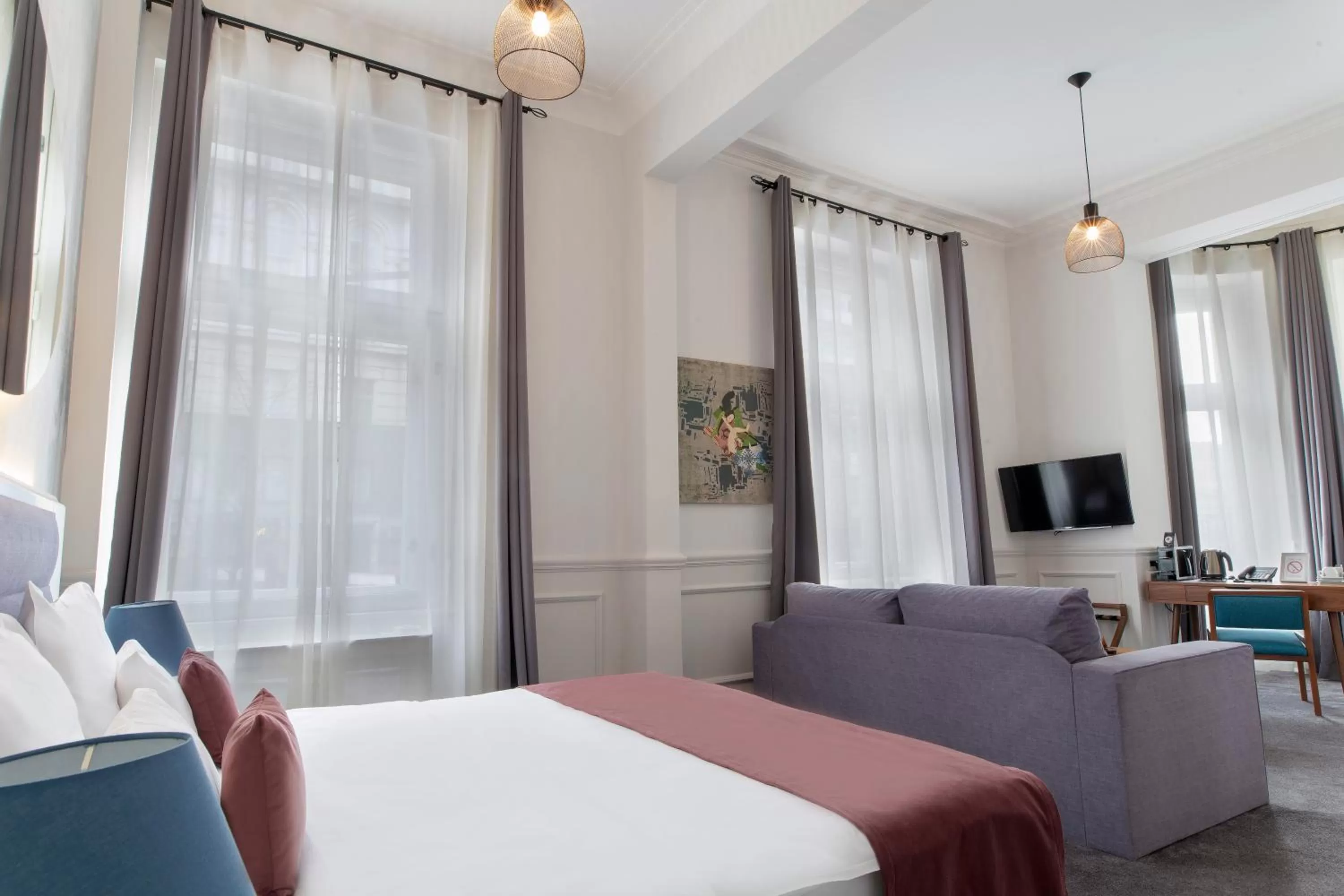 Photo of the whole room, Bed in Public House Hotel