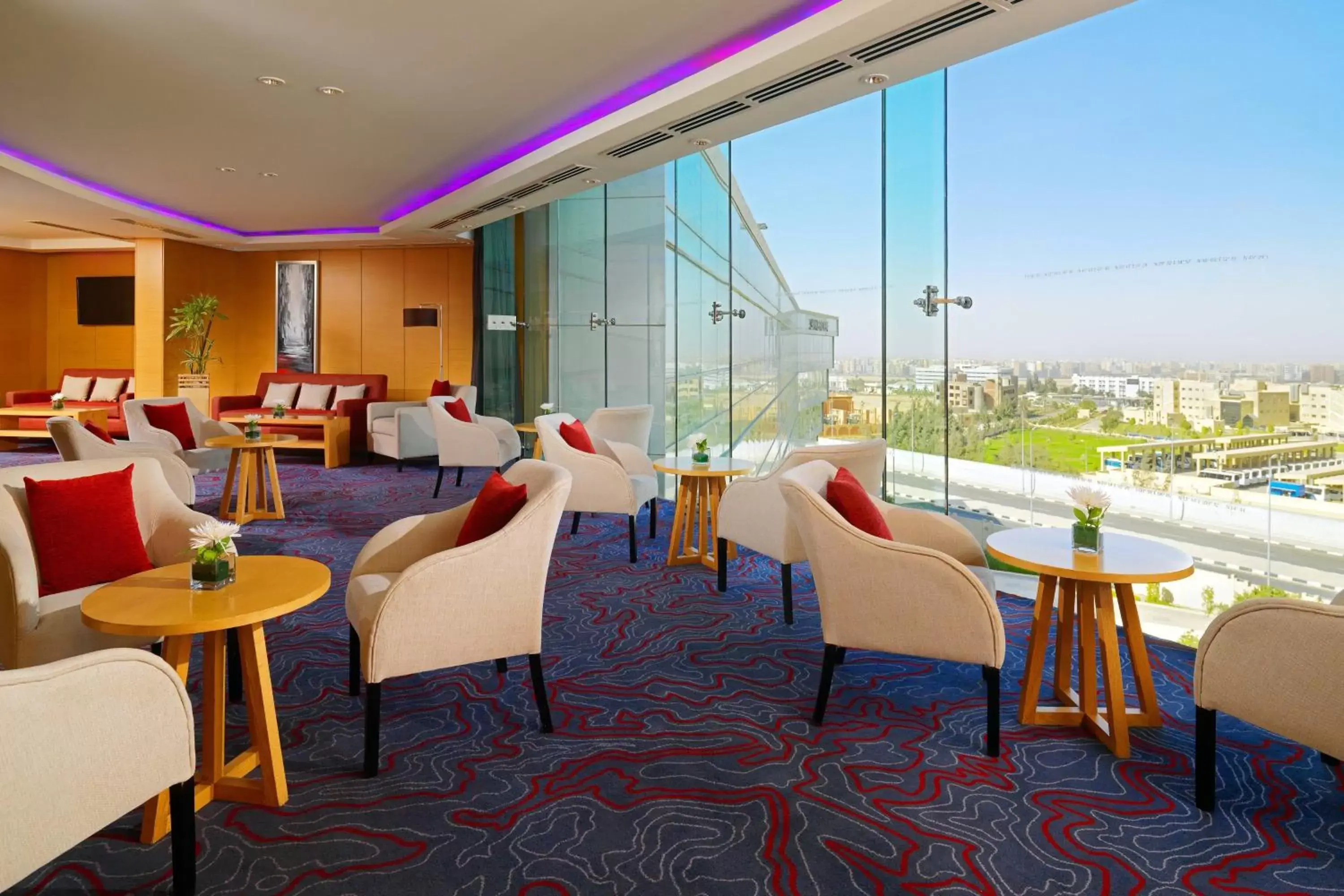Lounge or bar, Restaurant/Places to Eat in Le Meridien Cairo Airport