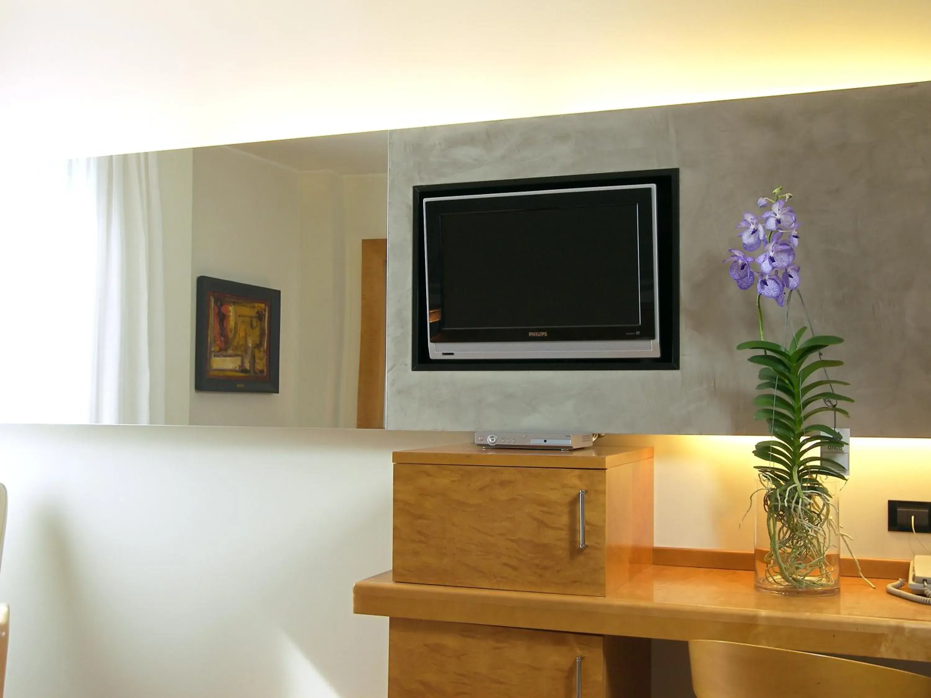 TV and multimedia, TV/Entertainment Center in Hotel President