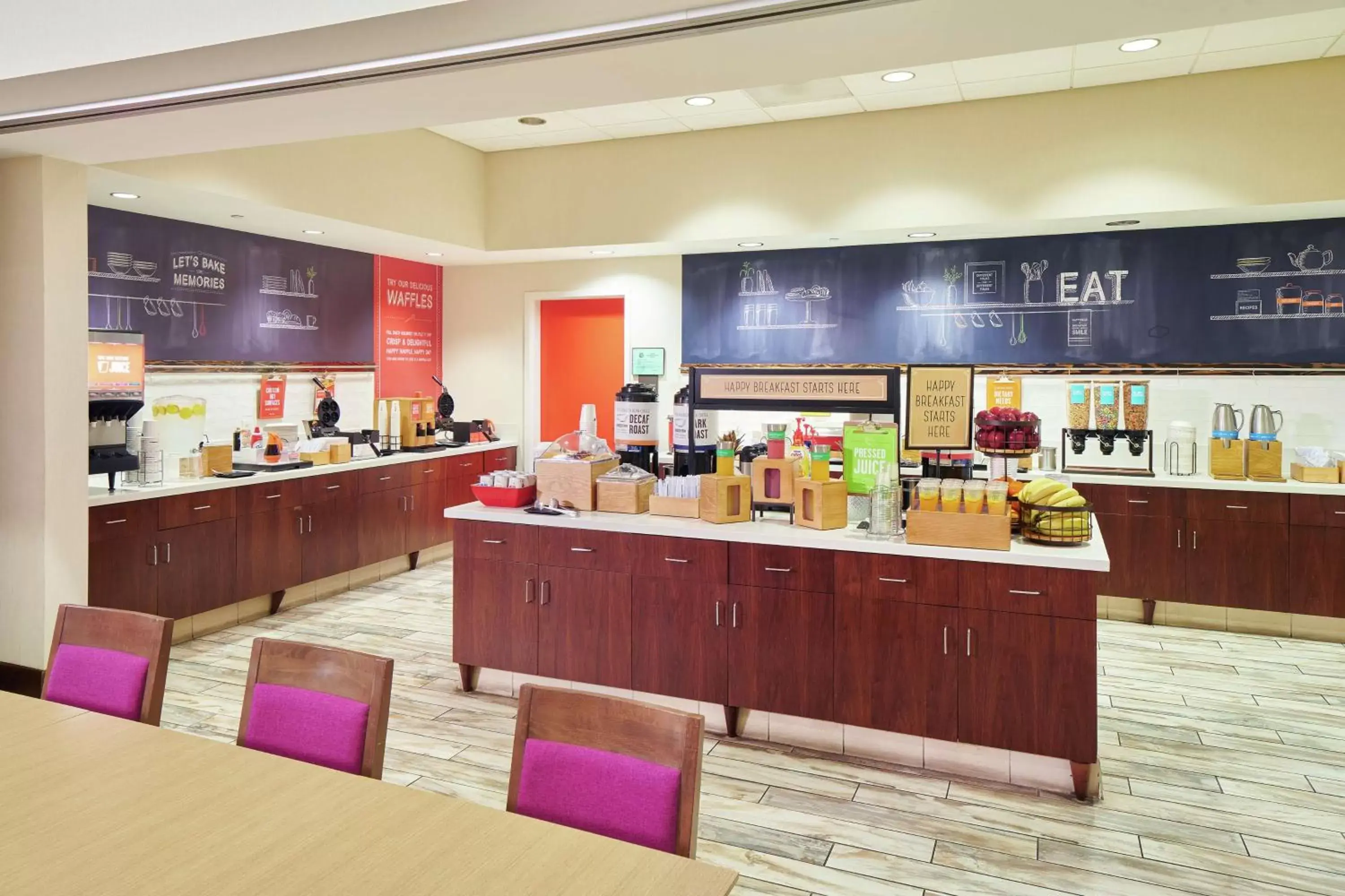 Breakfast, Restaurant/Places to Eat in Hampton Inn & Suites Oahu/Kapolei, HI - FREE Breakfast