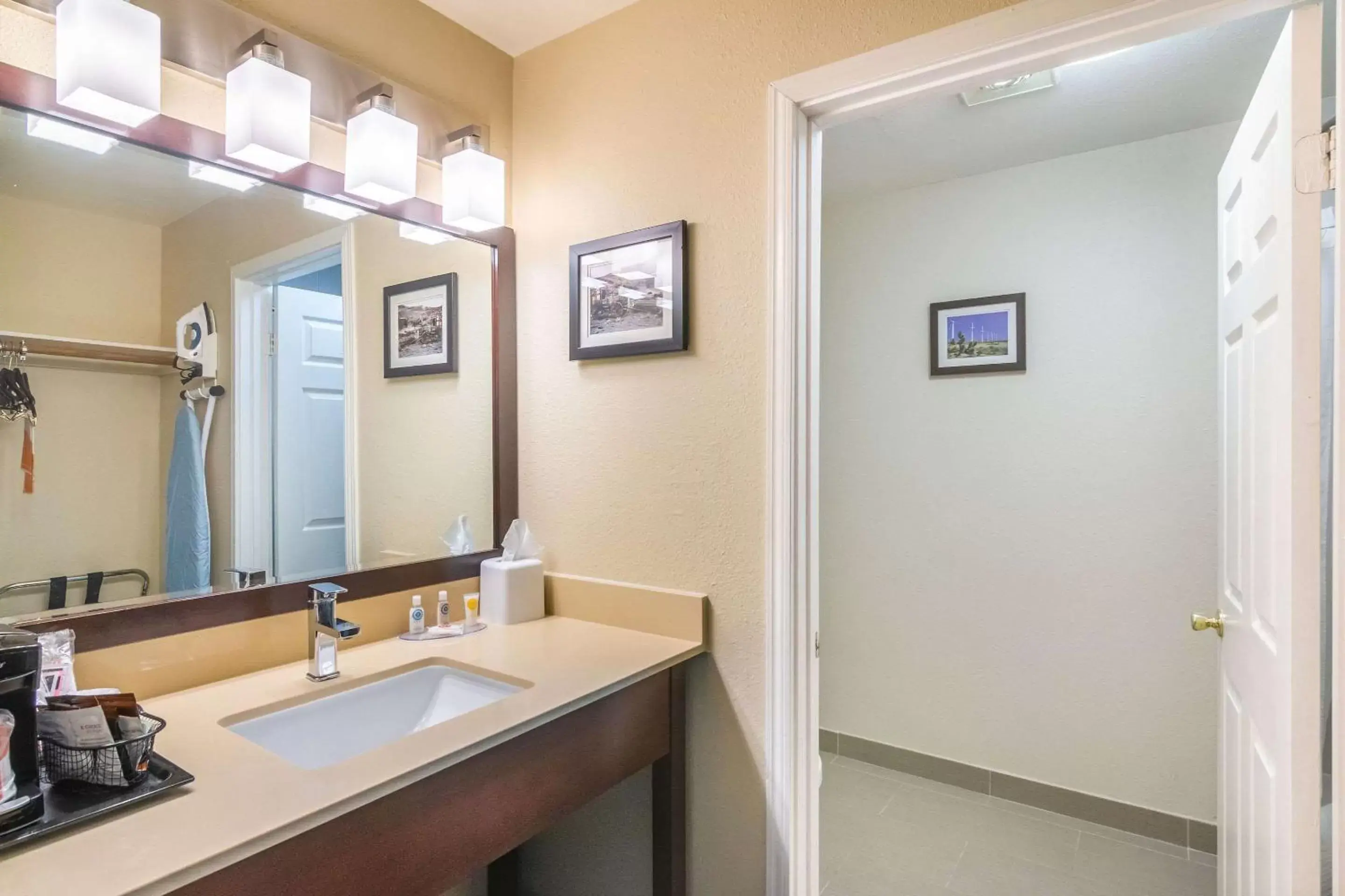 Photo of the whole room, Bathroom in Comfort Inn & Suites
