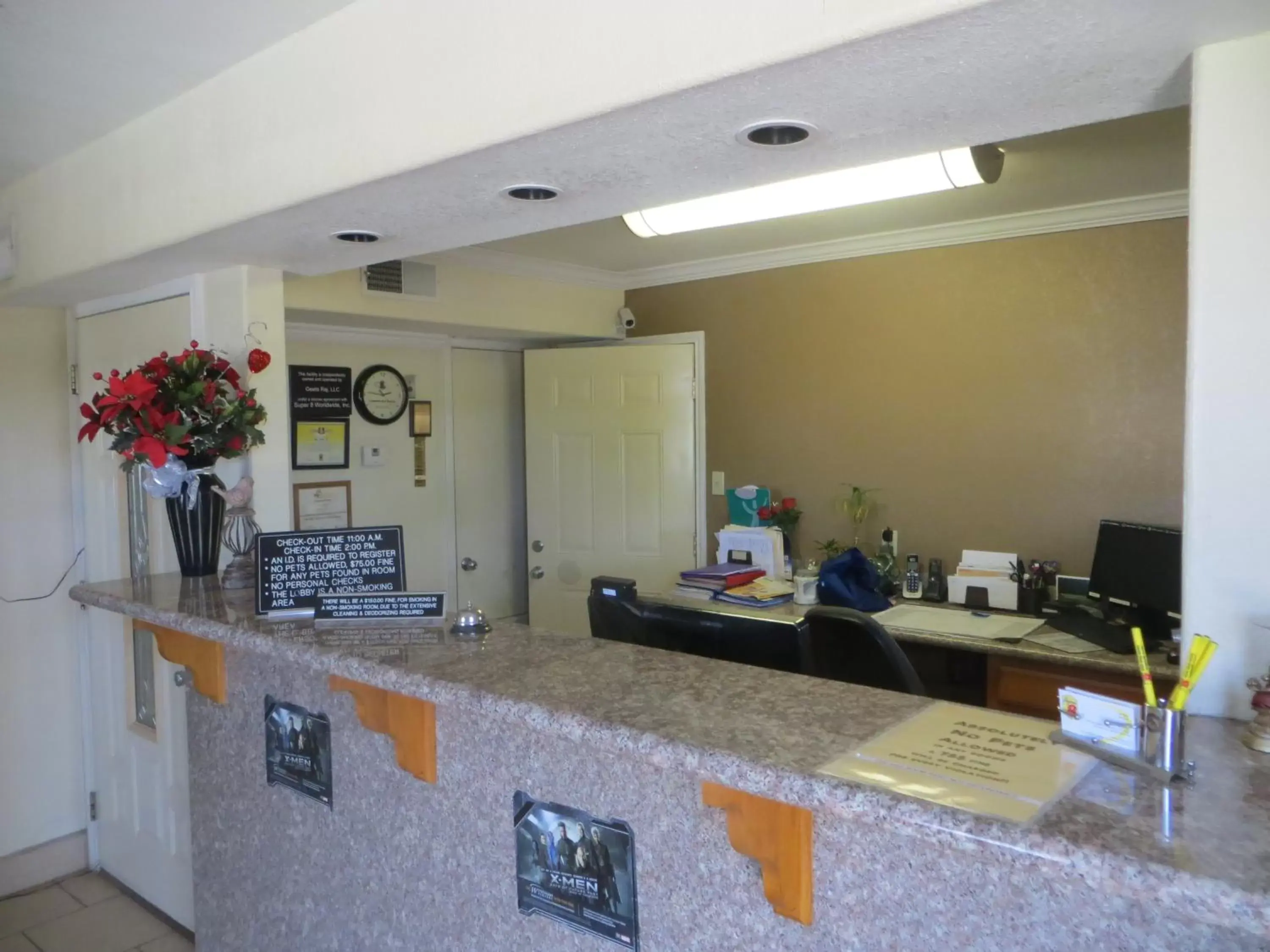 Staff, Lobby/Reception in Super 8 by Wyndham Pleasanton