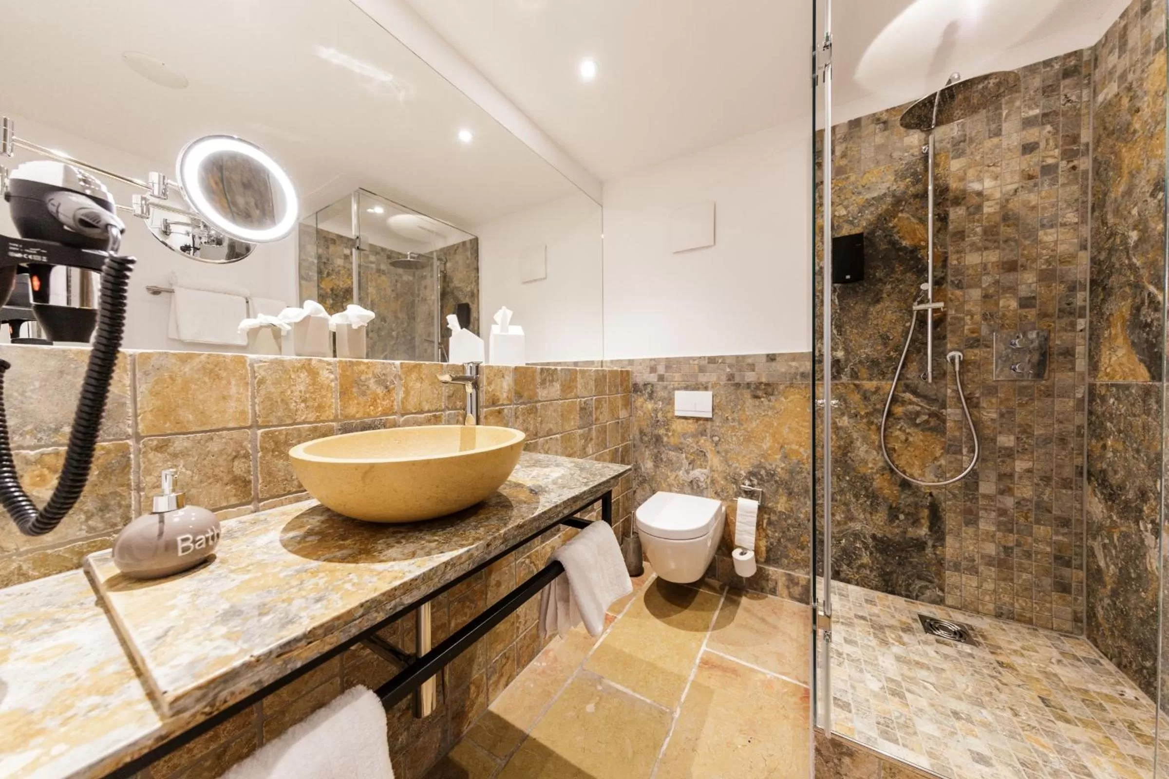 Bathroom in cantera by Wiegand