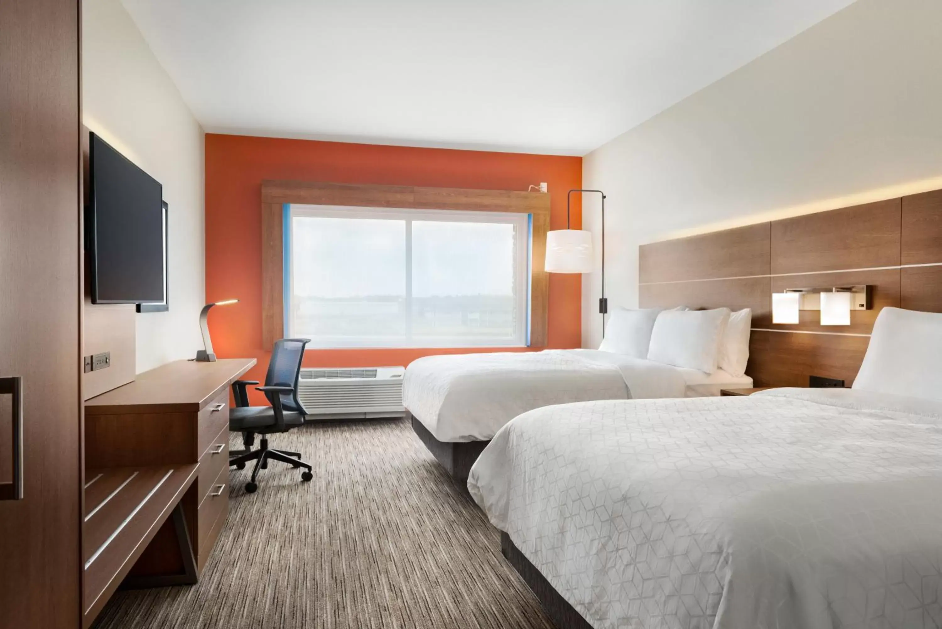 Photo of the whole room, Bed in Holiday Inn Express & Suites - Beaver Dam, an IHG Hotel