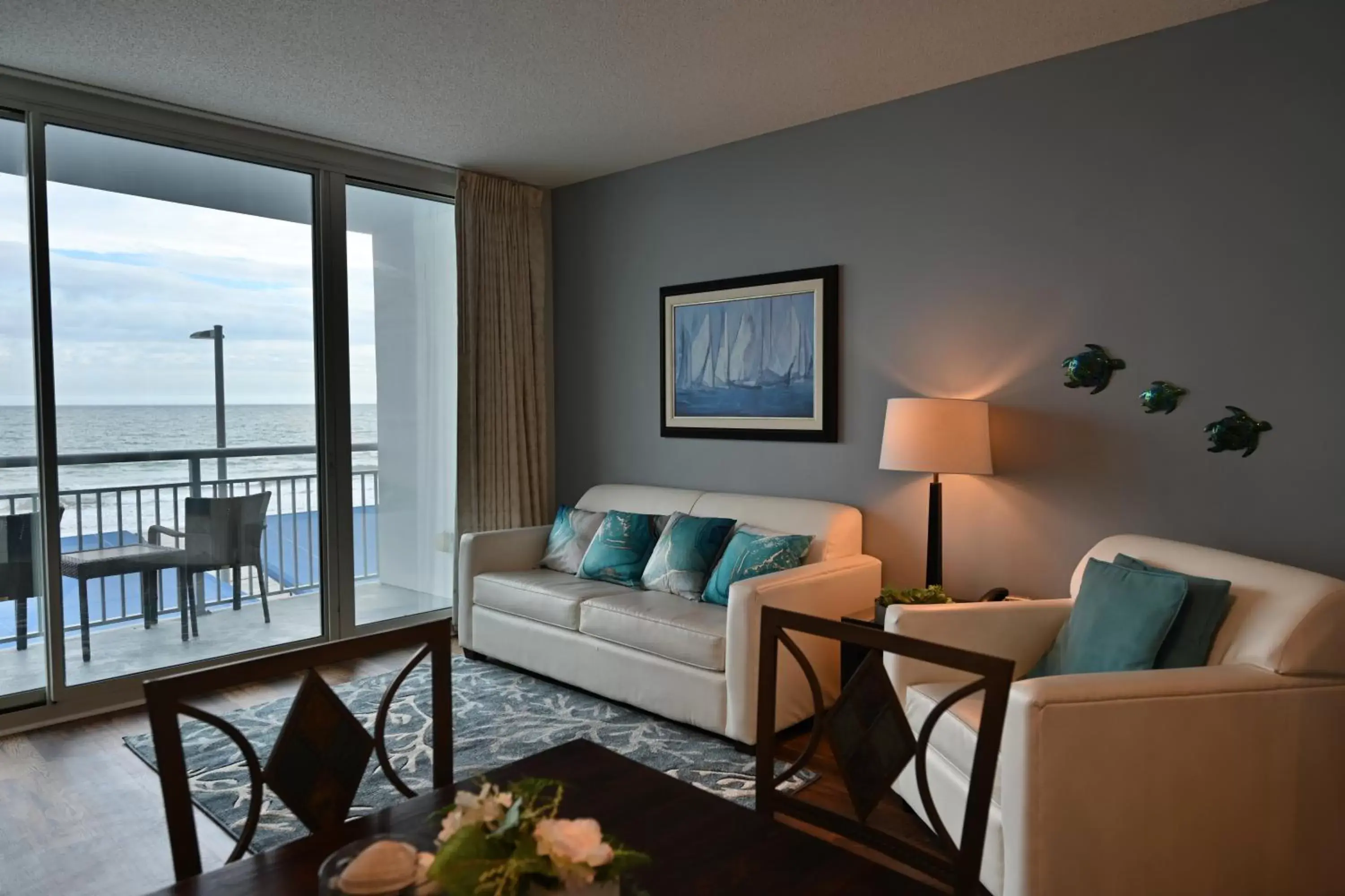 Seating Area in Spectacular Ocean Front Real 1 Bedroom Condo, 2 Ba