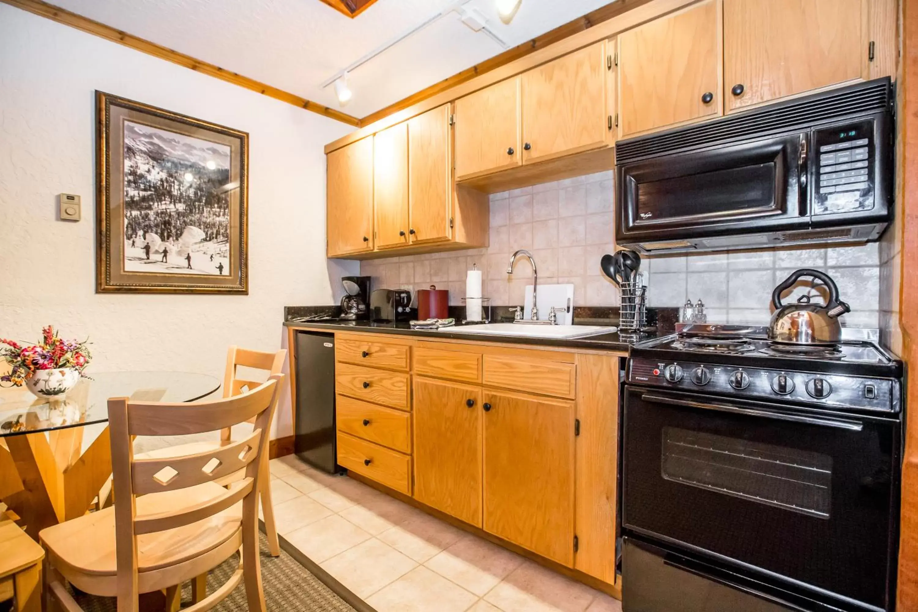 Kitchen or kitchenette, Kitchen/Kitchenette in Kandahar Lodge at Whitefish Mountain Resort