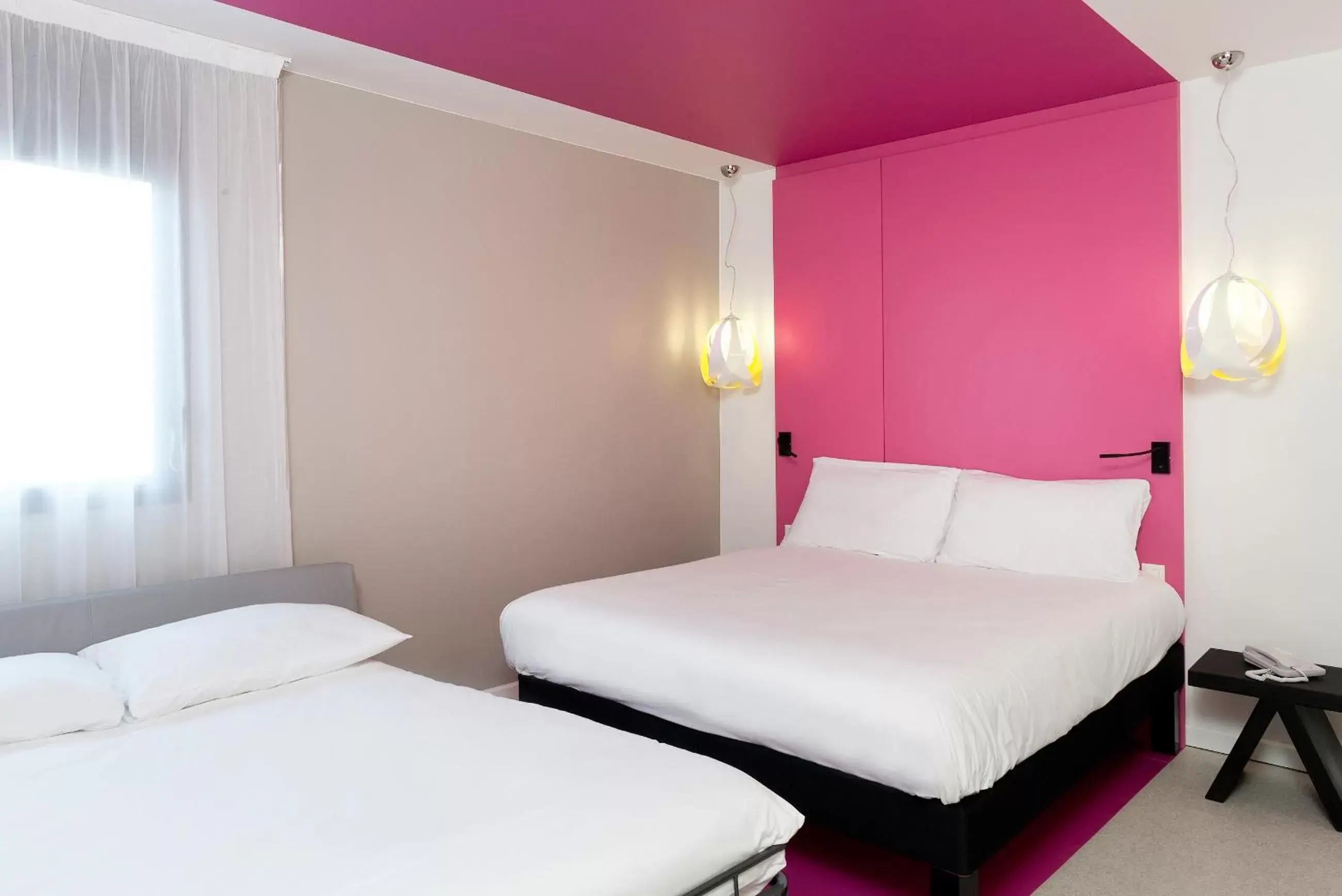 Bedroom, Bed in ibis Styles Nimes Gare Centre