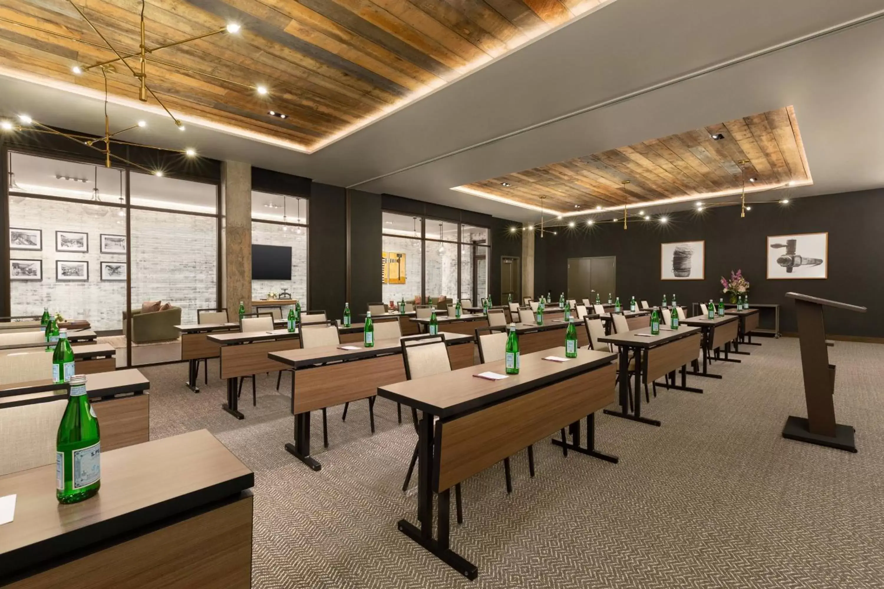 Meeting/conference room, Restaurant/Places to Eat in Residence Inn by Marriott Missoula Downtown