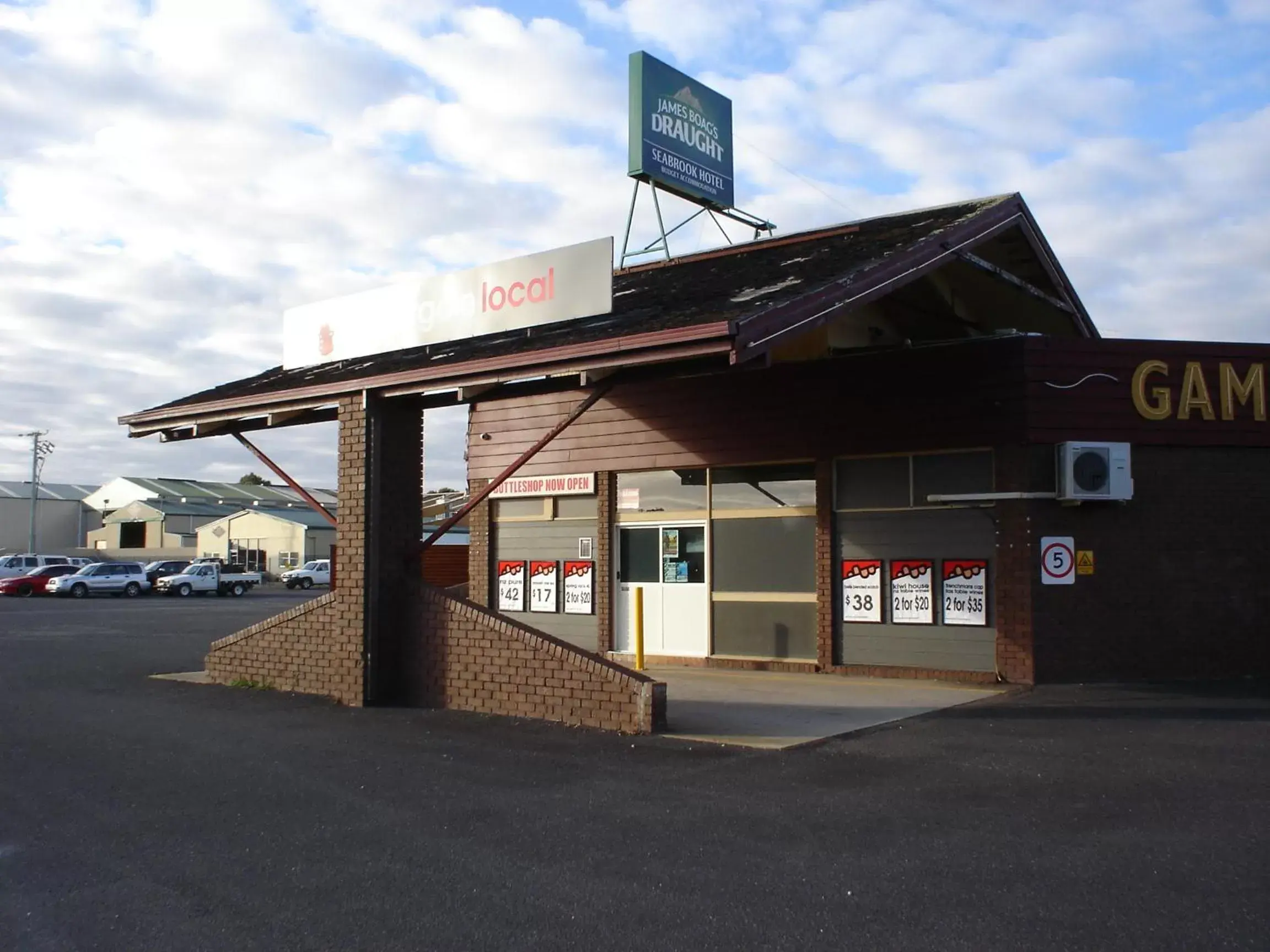 On-site shops, Property Building in Seabrook Hotel