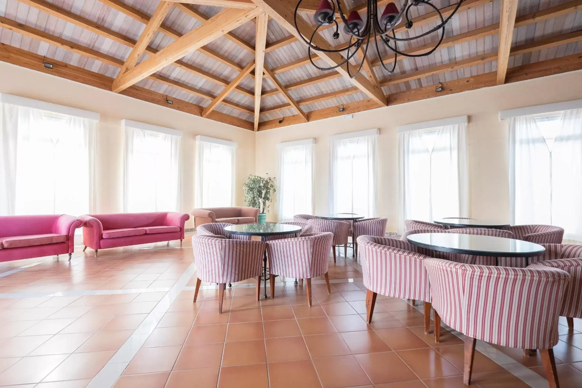 Lounge or bar in Royal Suite Lounge or bar in Royal Suite