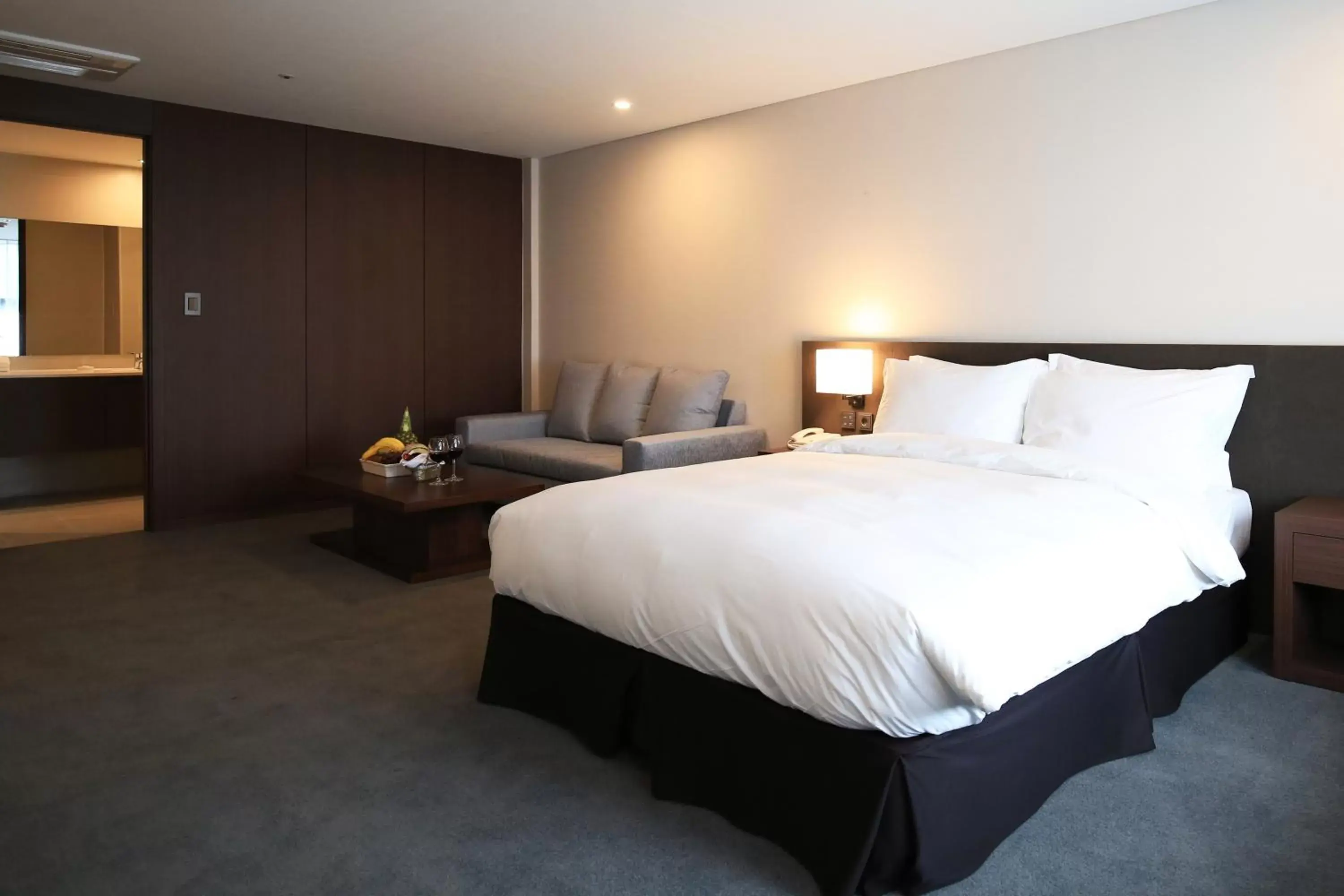 Bedroom in Best Western Jeju Hotel