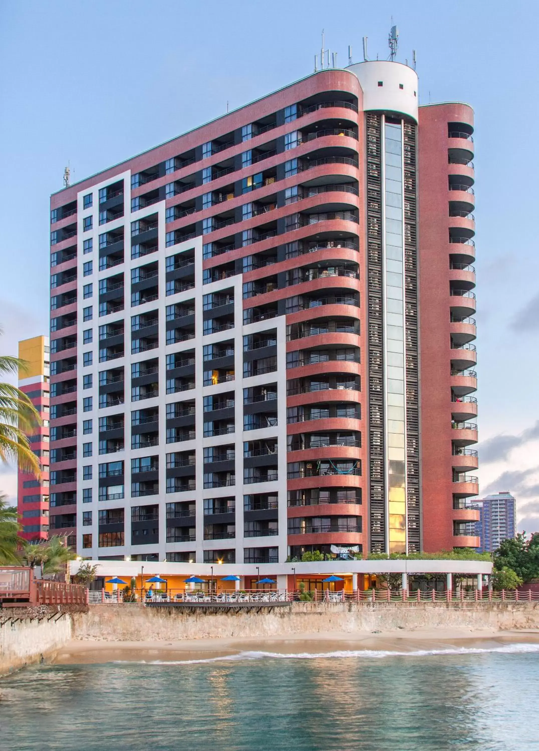 Facade/entrance in Iate Plaza Hotel Facade/entrance in Iate Plaza Hotel