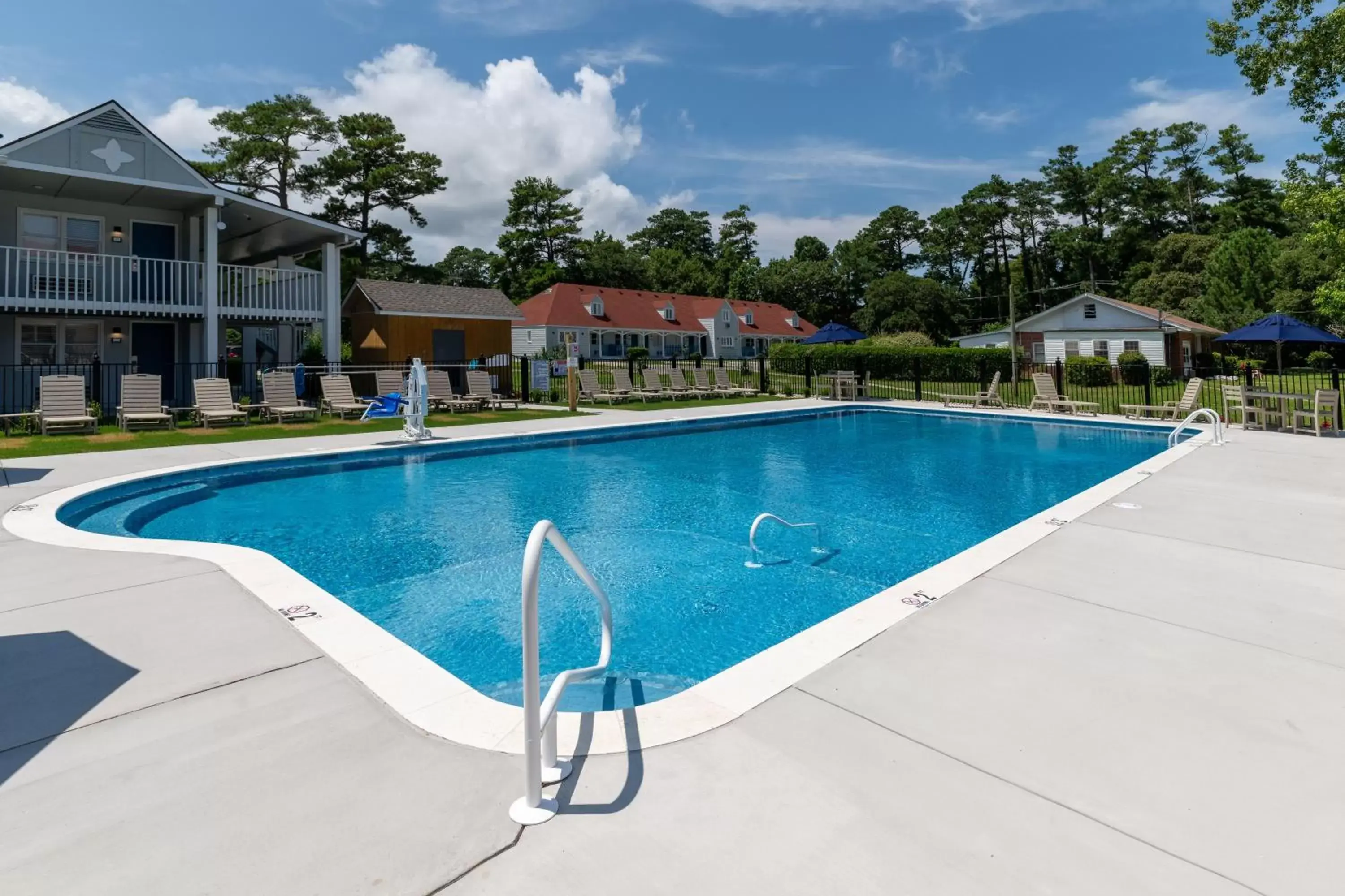 Swimming Pool in Hotel Manteo