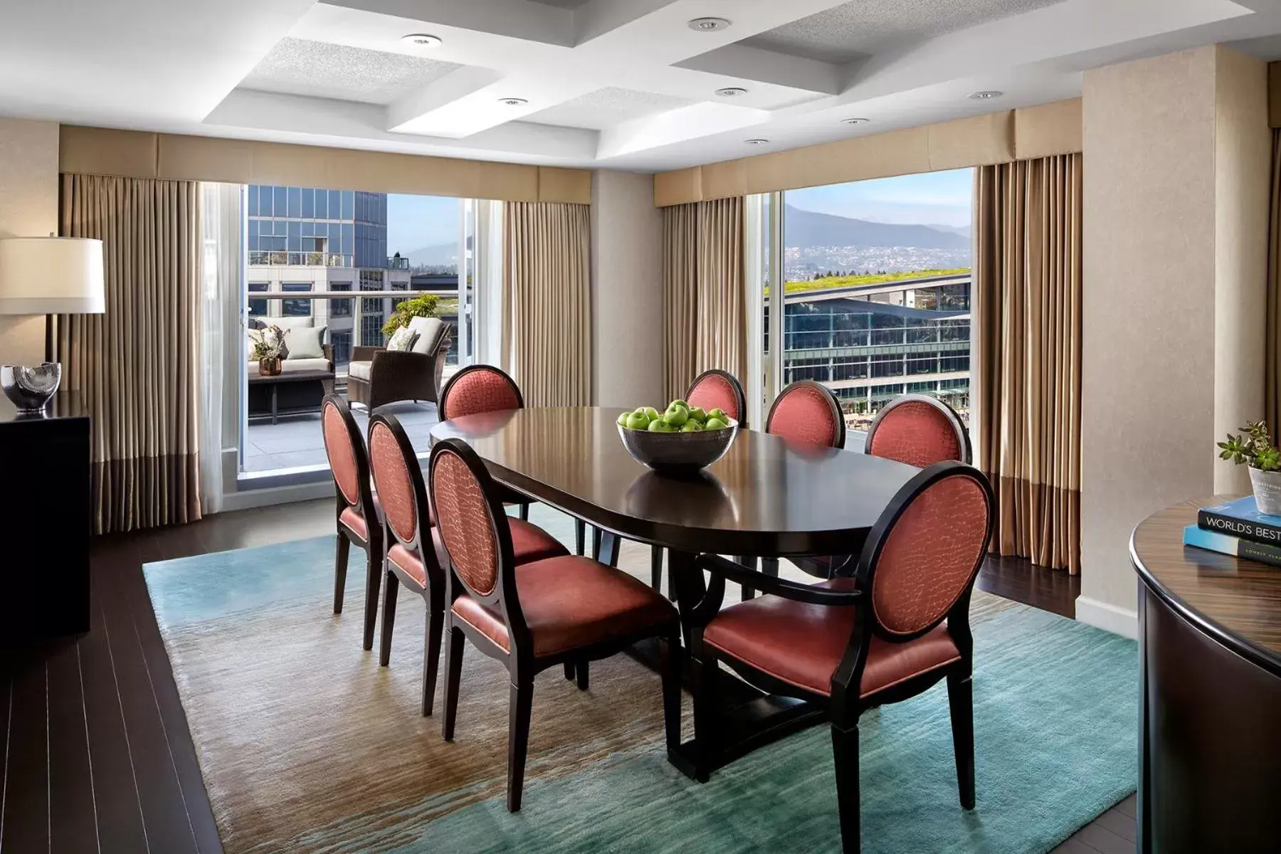 Dining area in Fairmont Waterfront