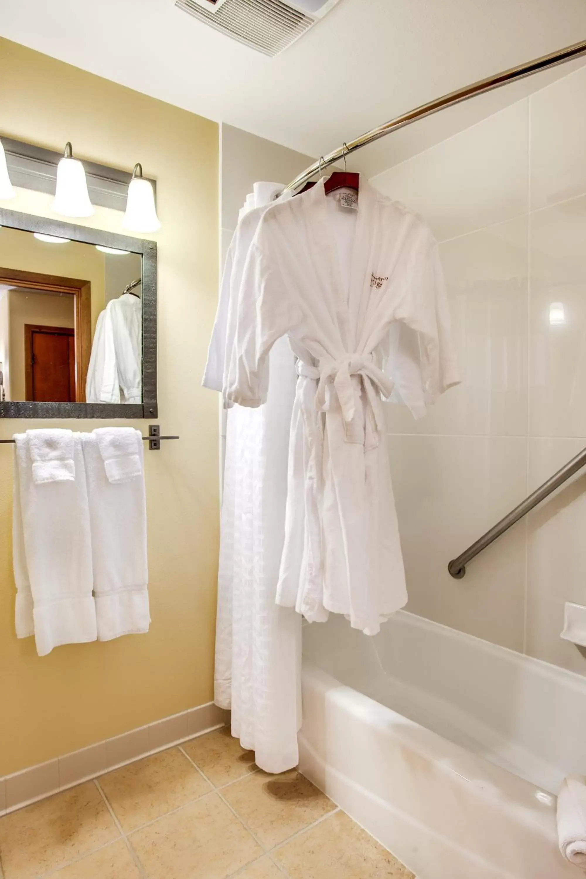 Deluxe Queen Room with Two Queen Beds in Bavarian Lodge Deluxe Queen Room with Two Queen Beds in Bavarian Lodge