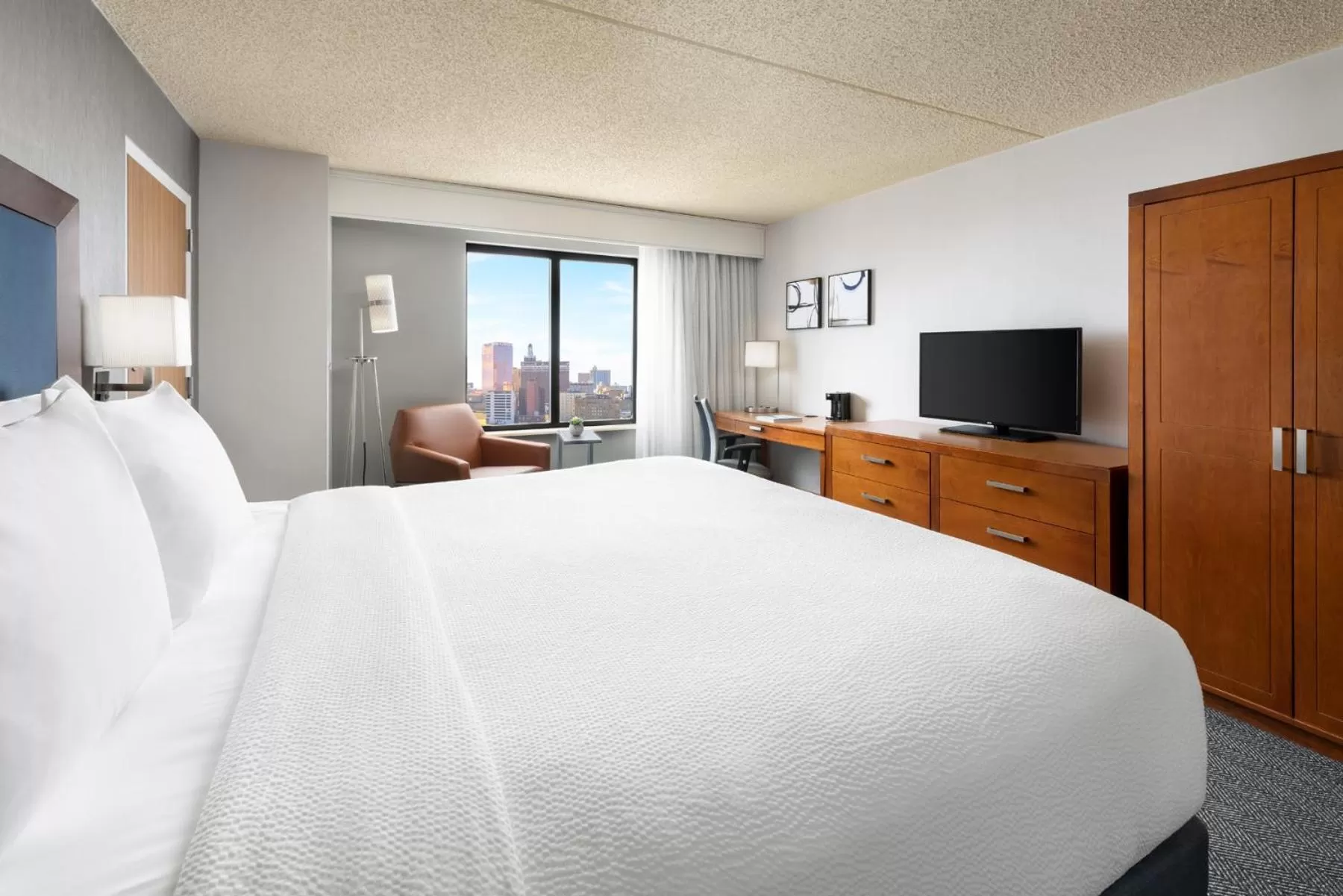 Bed in Courtyard by Marriott Atlantic City Beach Block