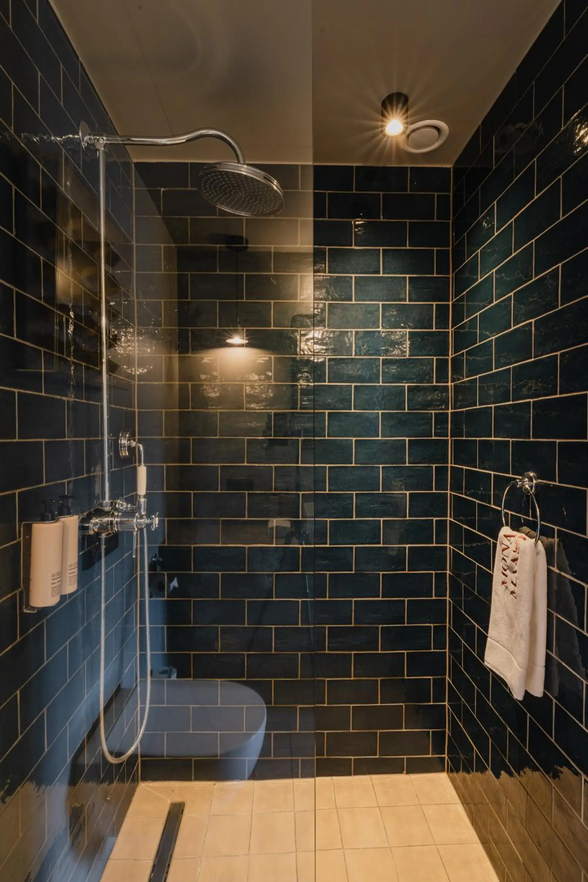 Shower, Bathroom in Hotel Monastère Maastricht