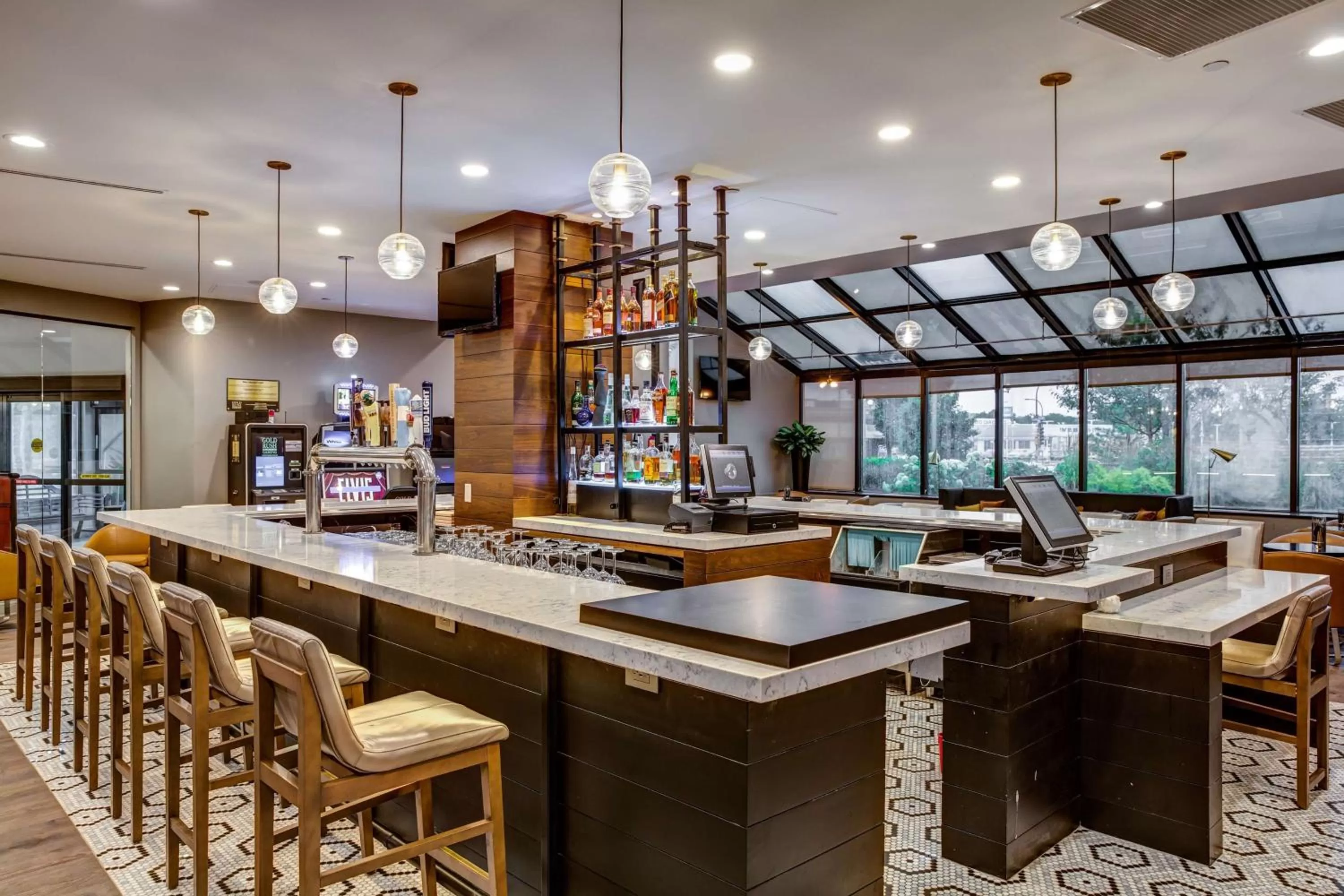 Lounge or bar in Hilton Chicago/Oak Lawn