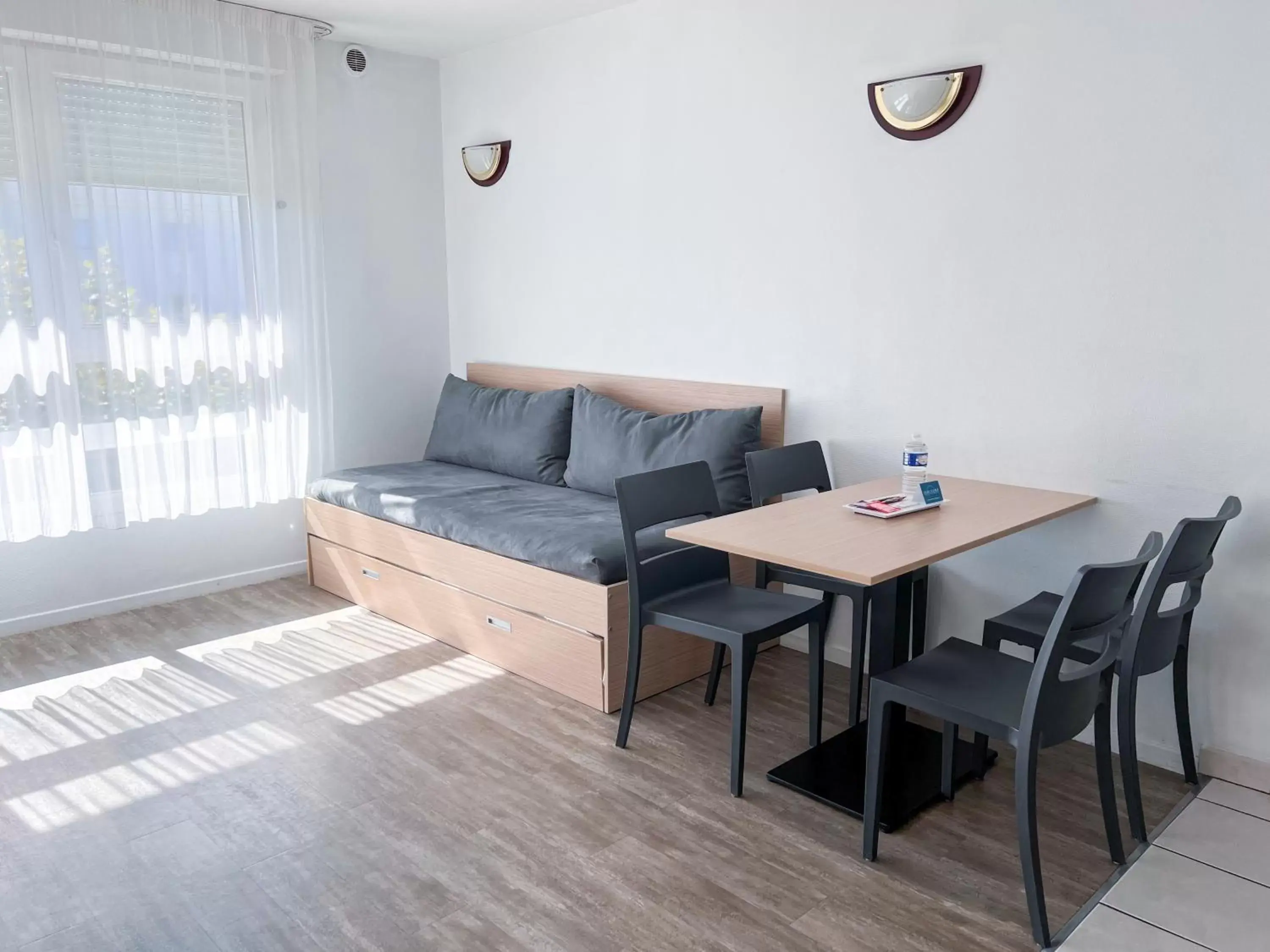 Living room in Zenitude Hôtel-Résidences Les Hauts d'Annecy Living room in Zenitude Hôtel-Résidences Les Hauts d'Annecy