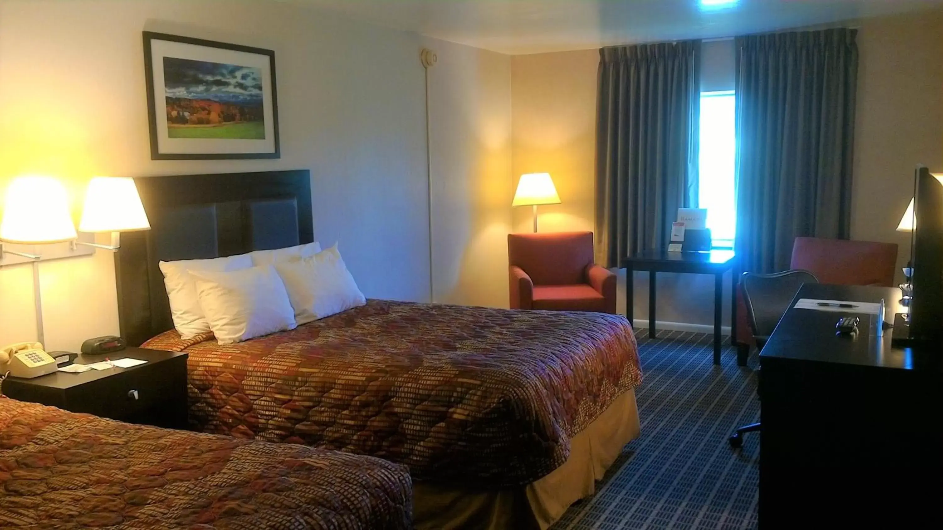 Double Room with Two Double Beds - Smoking in Ramada by Wyndham Washington Double Room with Two Double Beds - Smoking in Ramada by Wyndham Washington