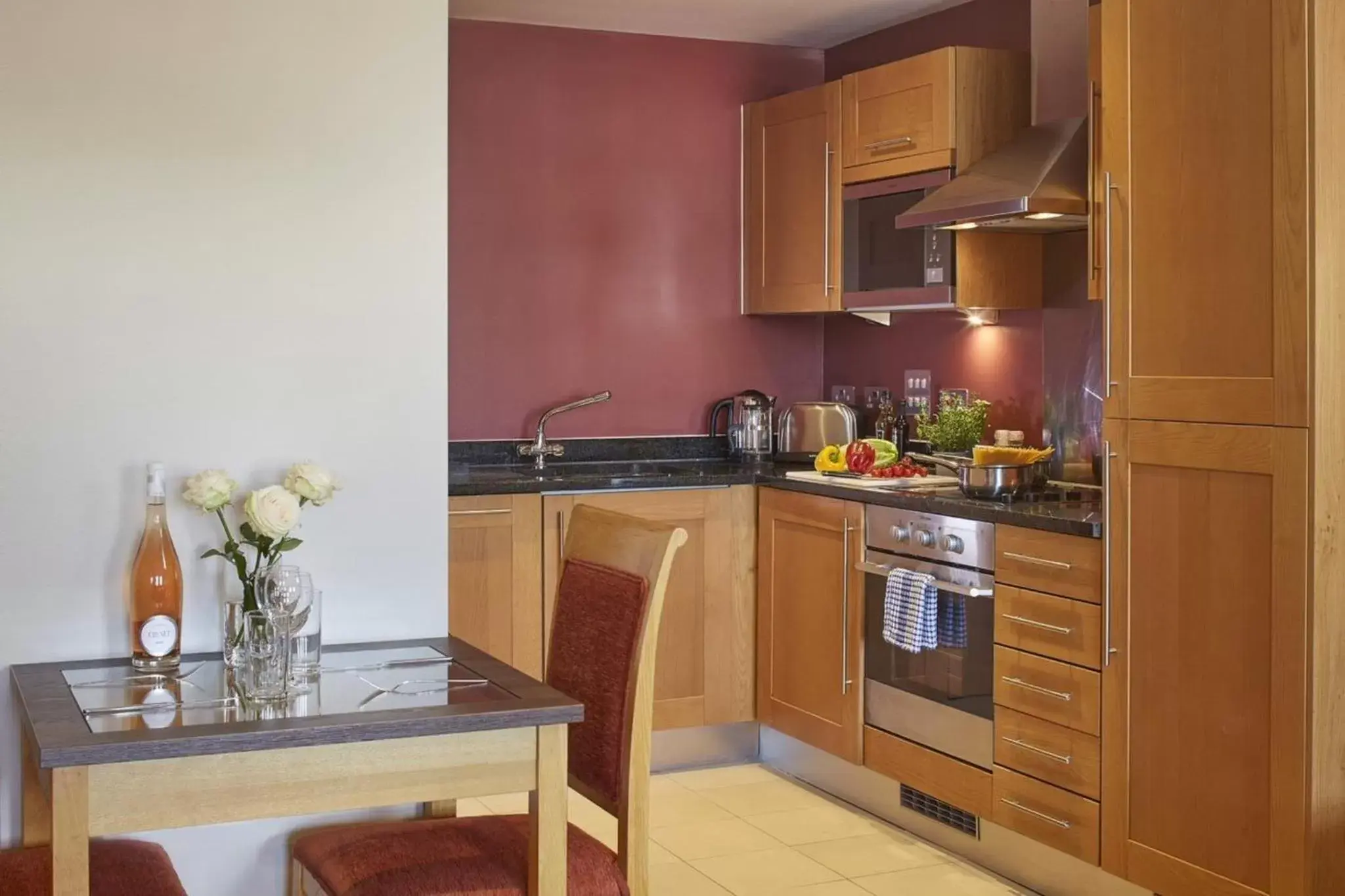 Kitchen or kitchenette, Kitchen/Kitchenette in Marlin Apartments Commercial Road - Limehouse