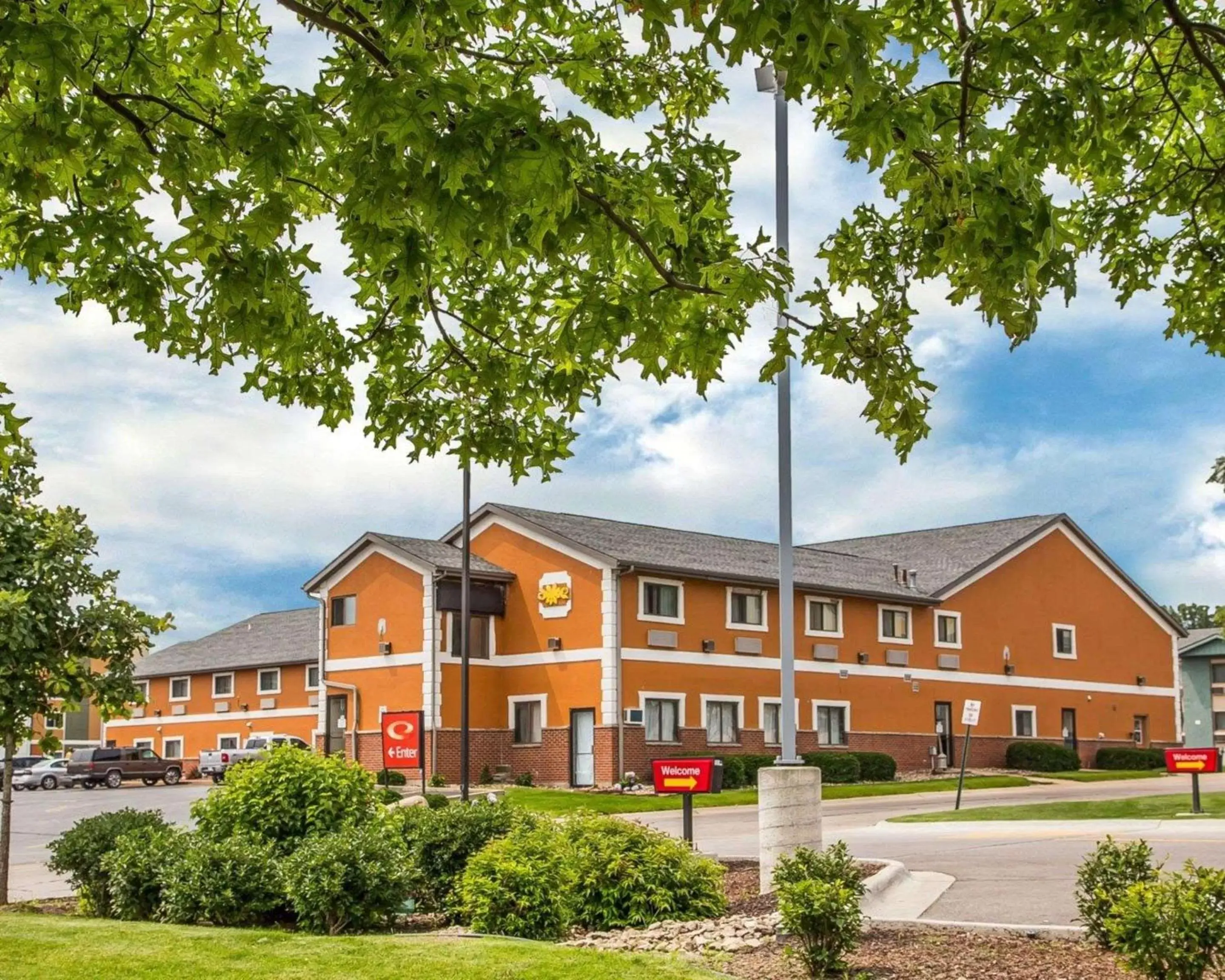 Property Building in Econo Lodge Airport