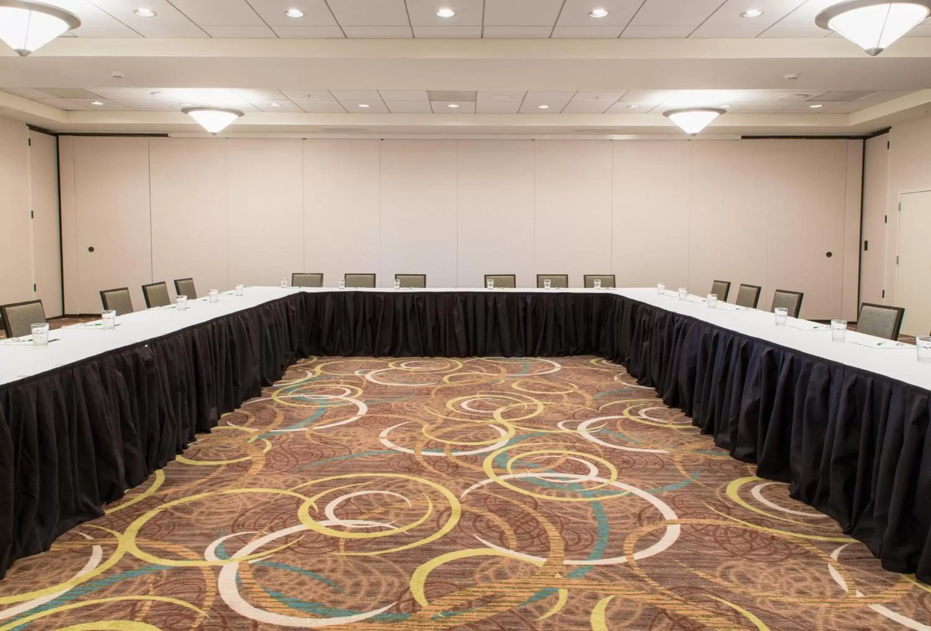 Meeting/conference room in Holiday Inn Hotel & Suites Bloomington Airport, an IHG Hotel