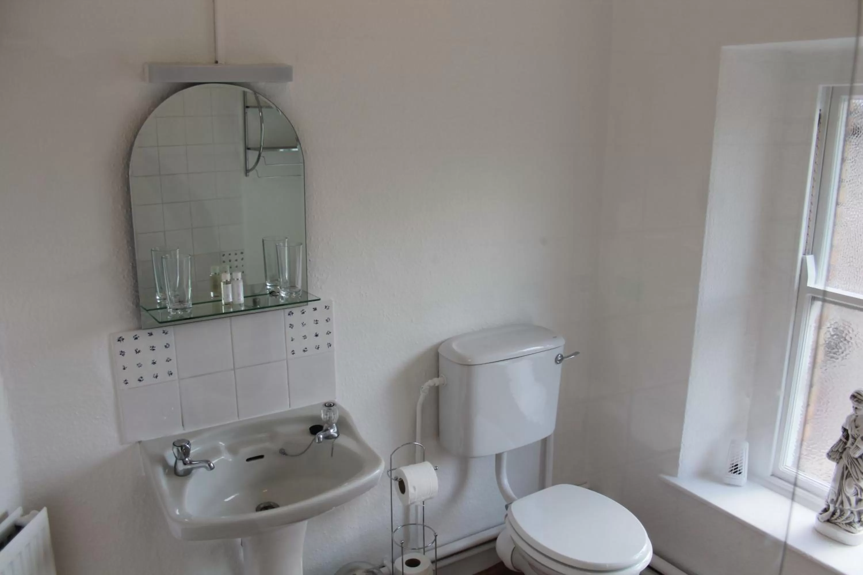 Bathroom in Markets Tavern Hotel