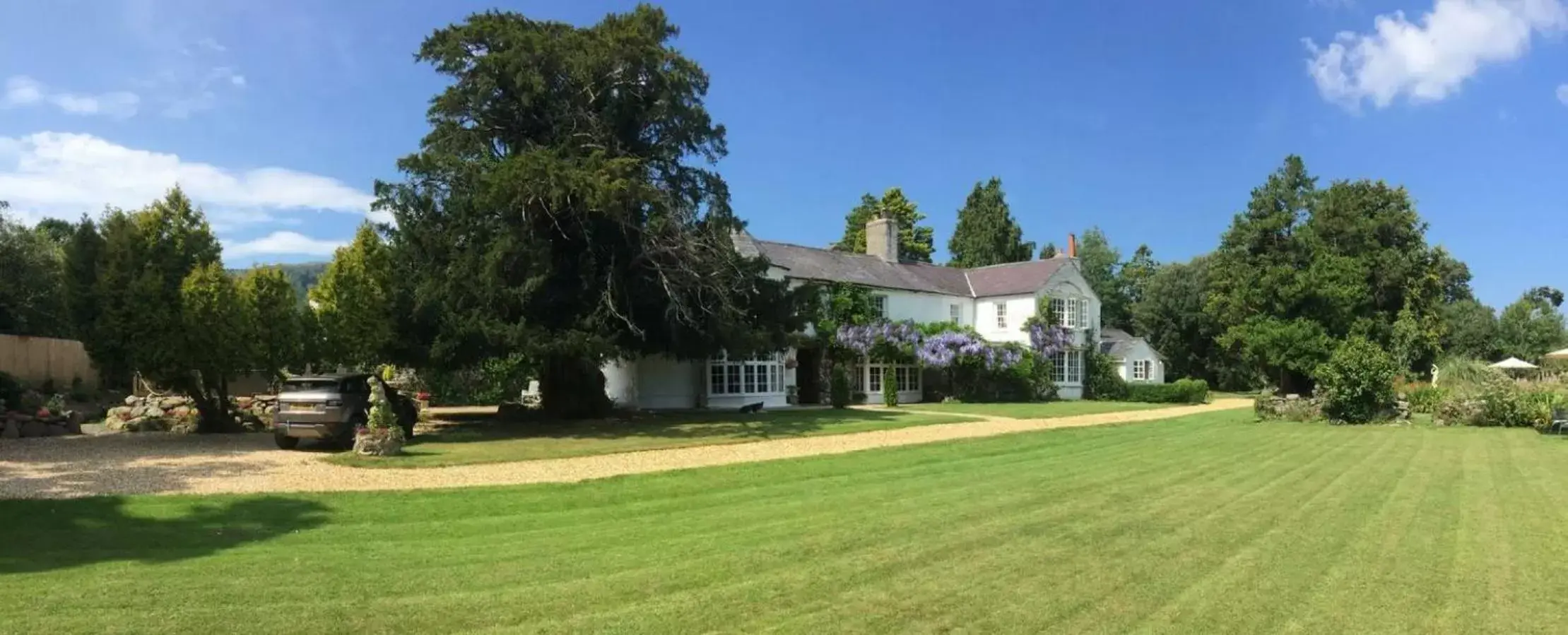 Property Building in Glyn Isa Country House B&B and self catering Lodge
