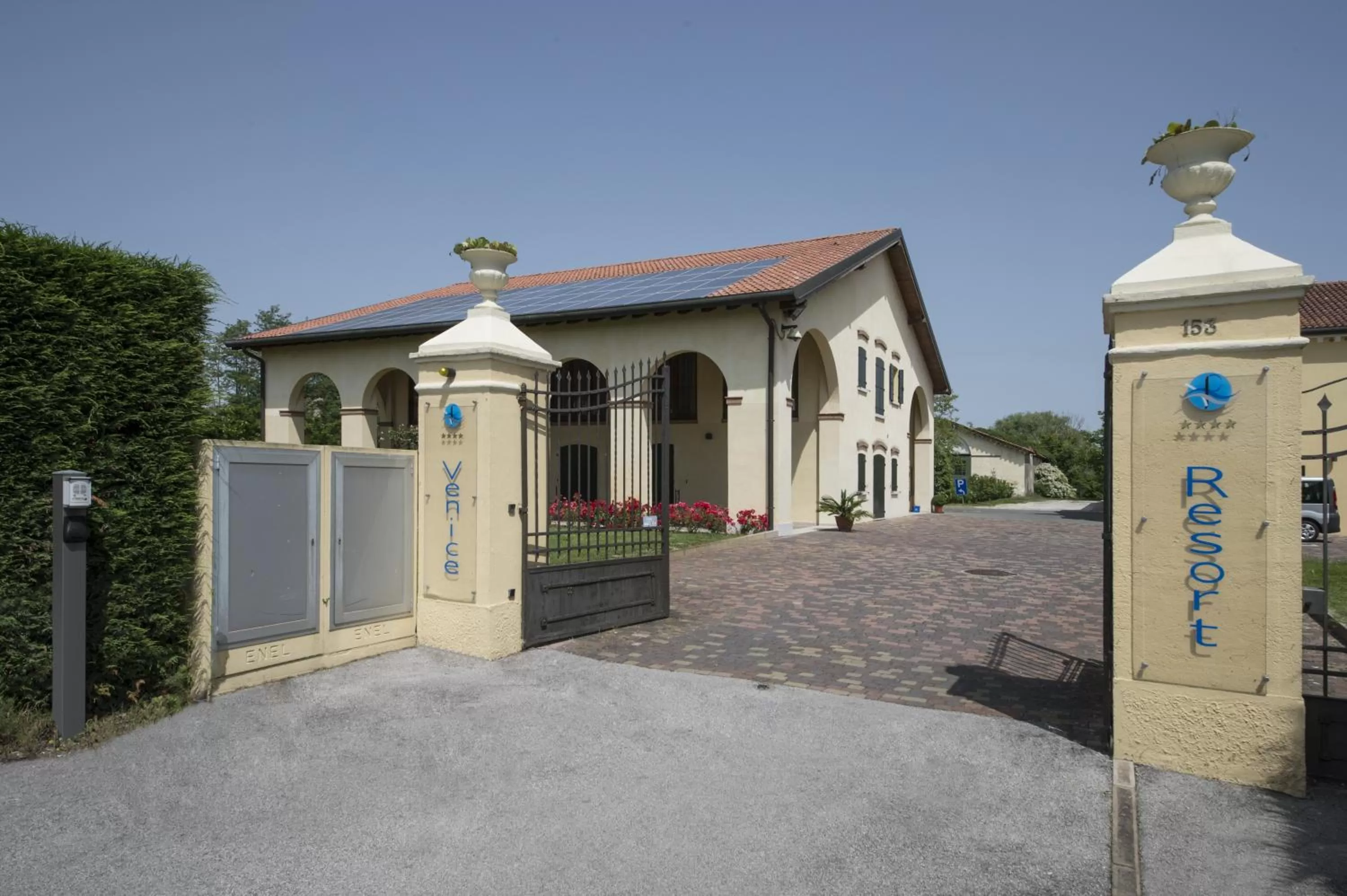Facade/entrance in Hotel Venice Resort Airport