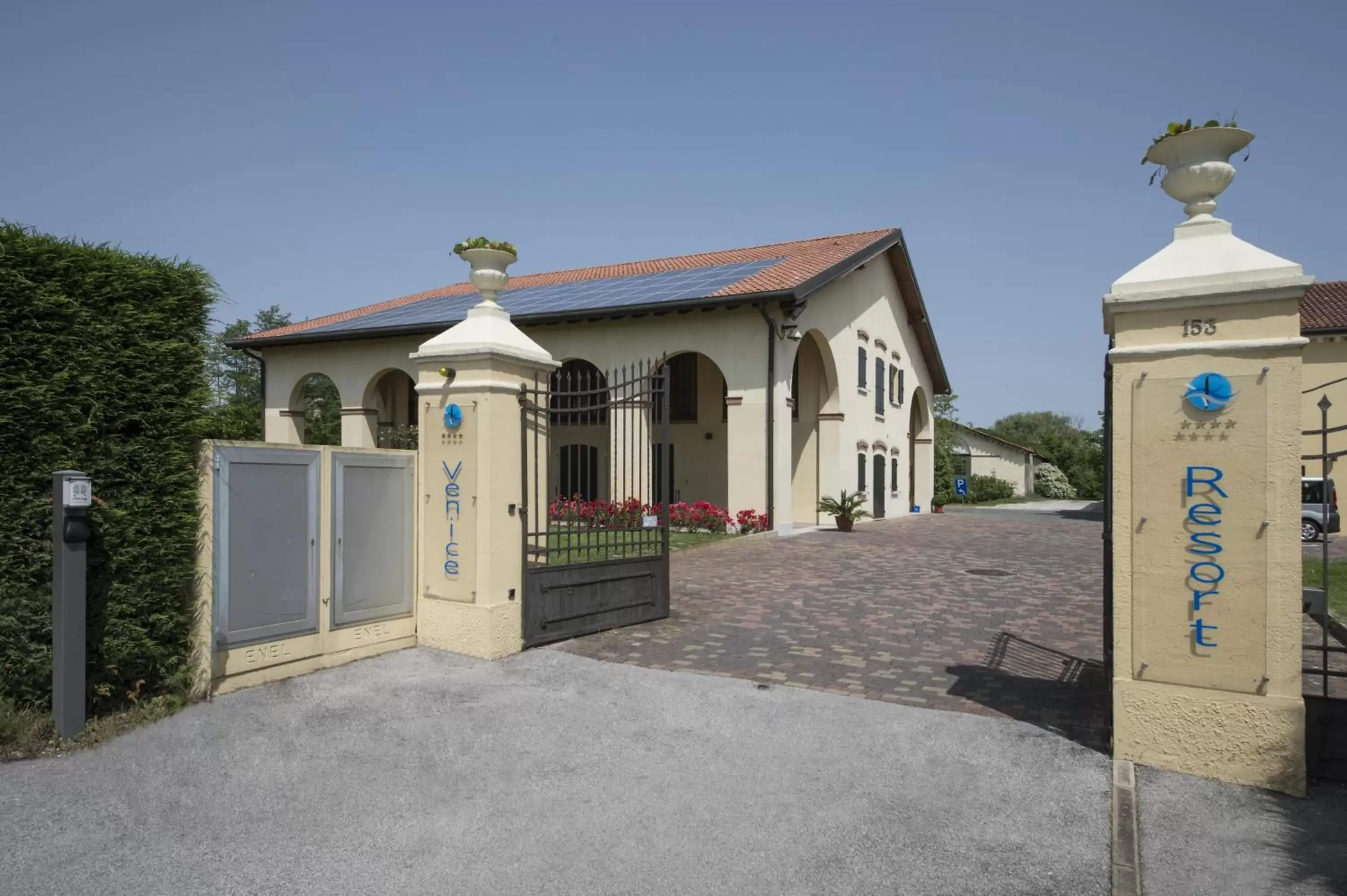 Facade/entrance in Hotel Venice Resort Airport Facade/entrance in Hotel Venice Resort Airport
