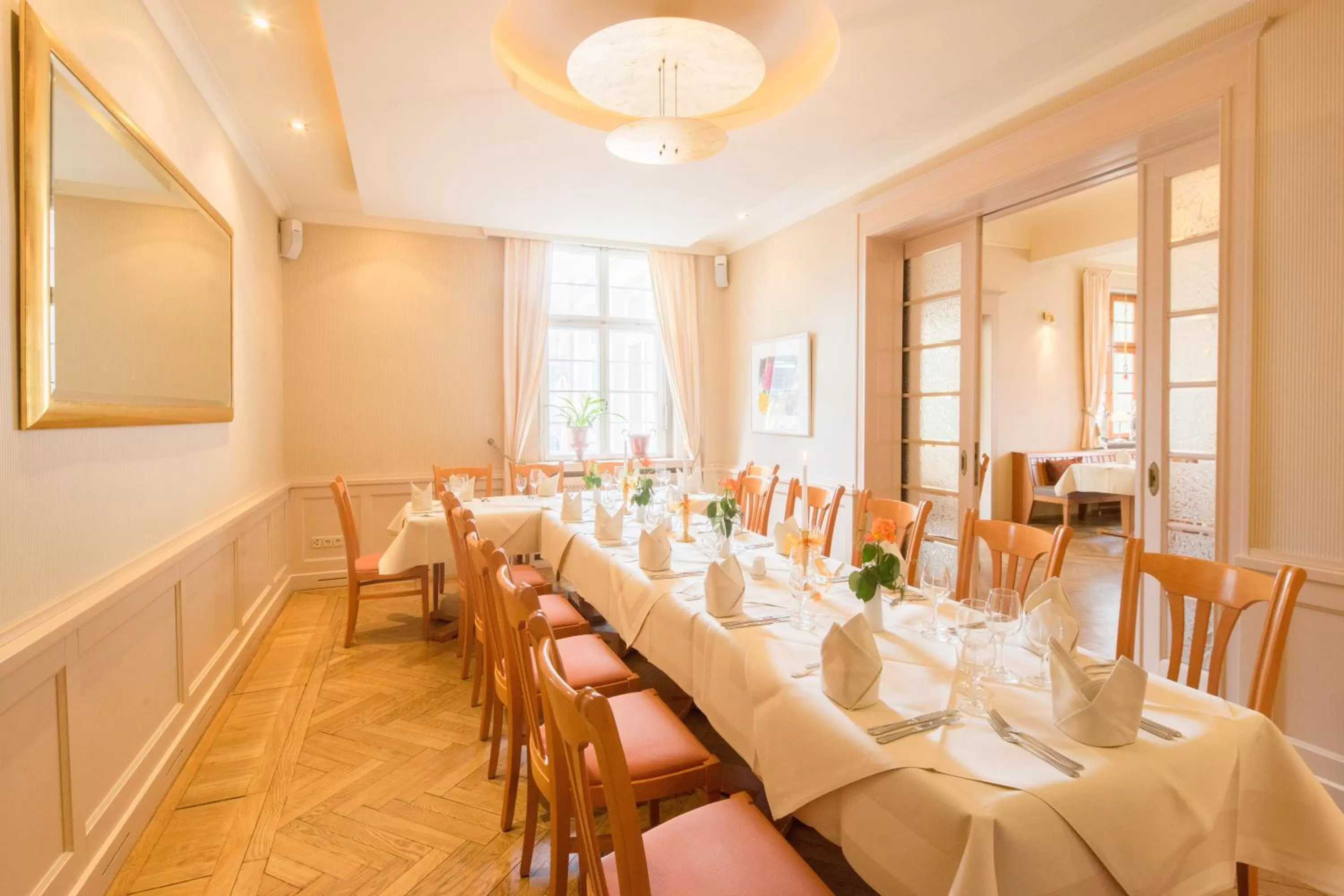 Restaurant/places to eat in Parkhotel Güldene Berge