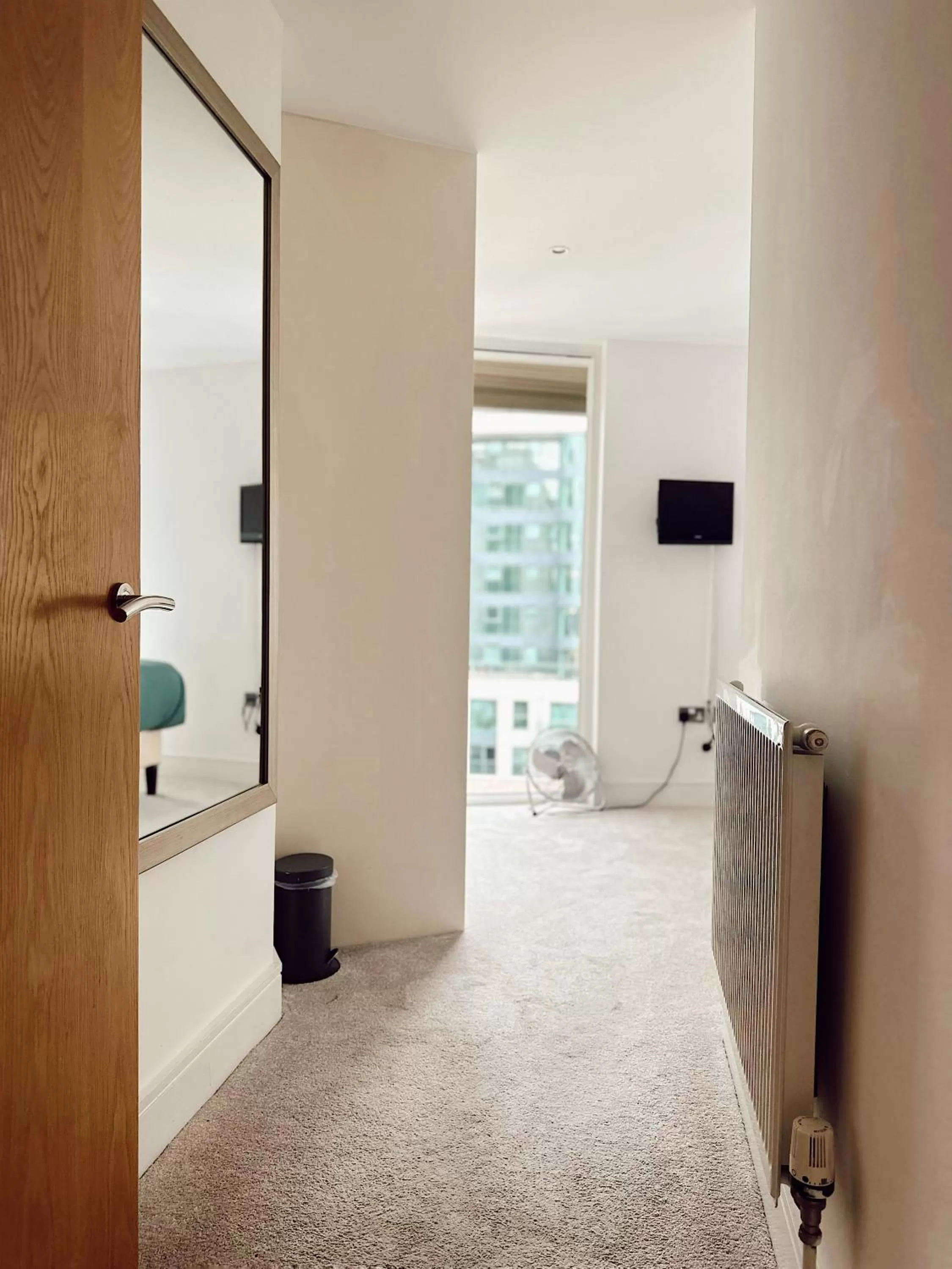 Bedroom, Bed in Canary Wharf - Luxury Apartments